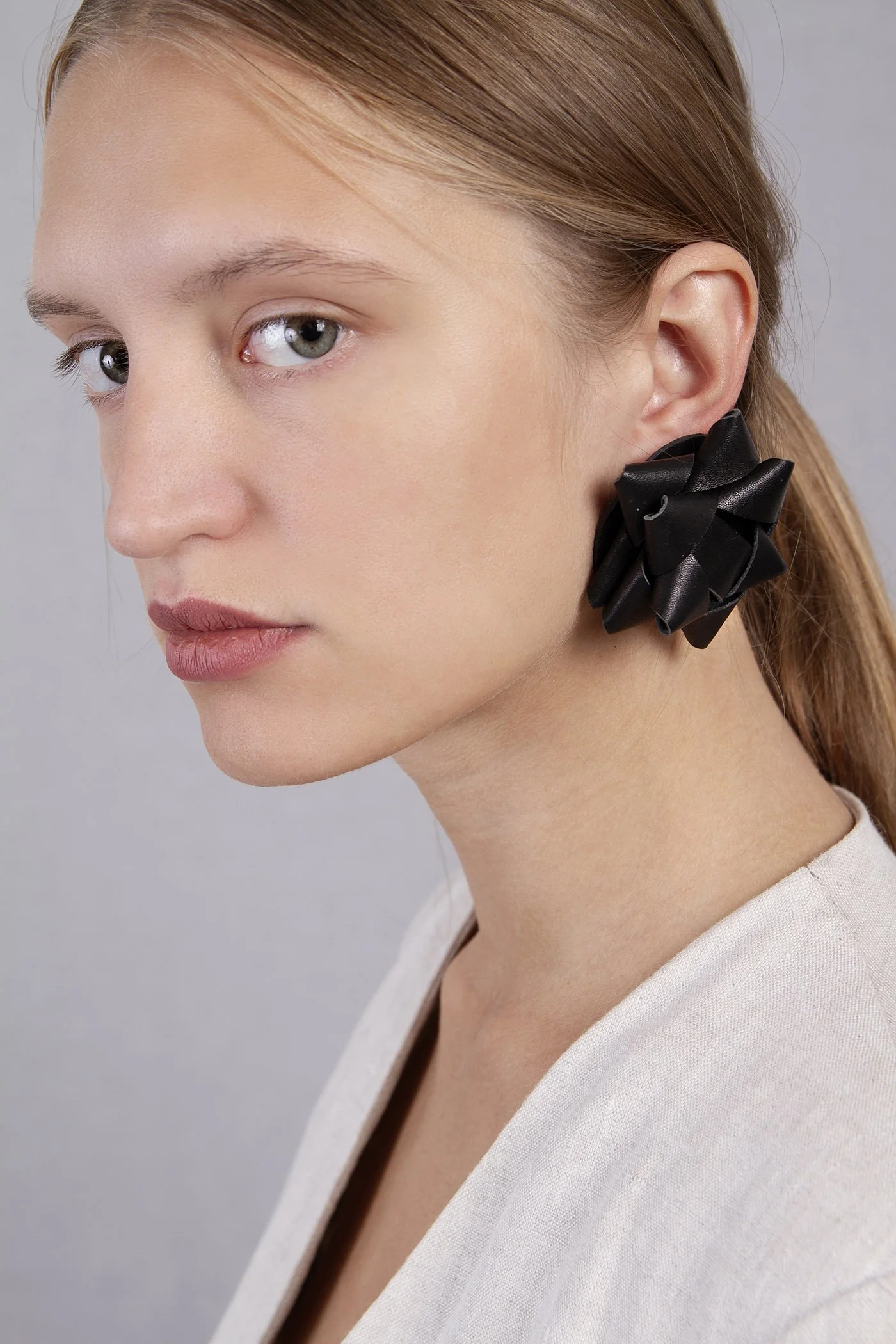 CANONE_earrings_coccarda_sofia_IMG_2453_low.jpg