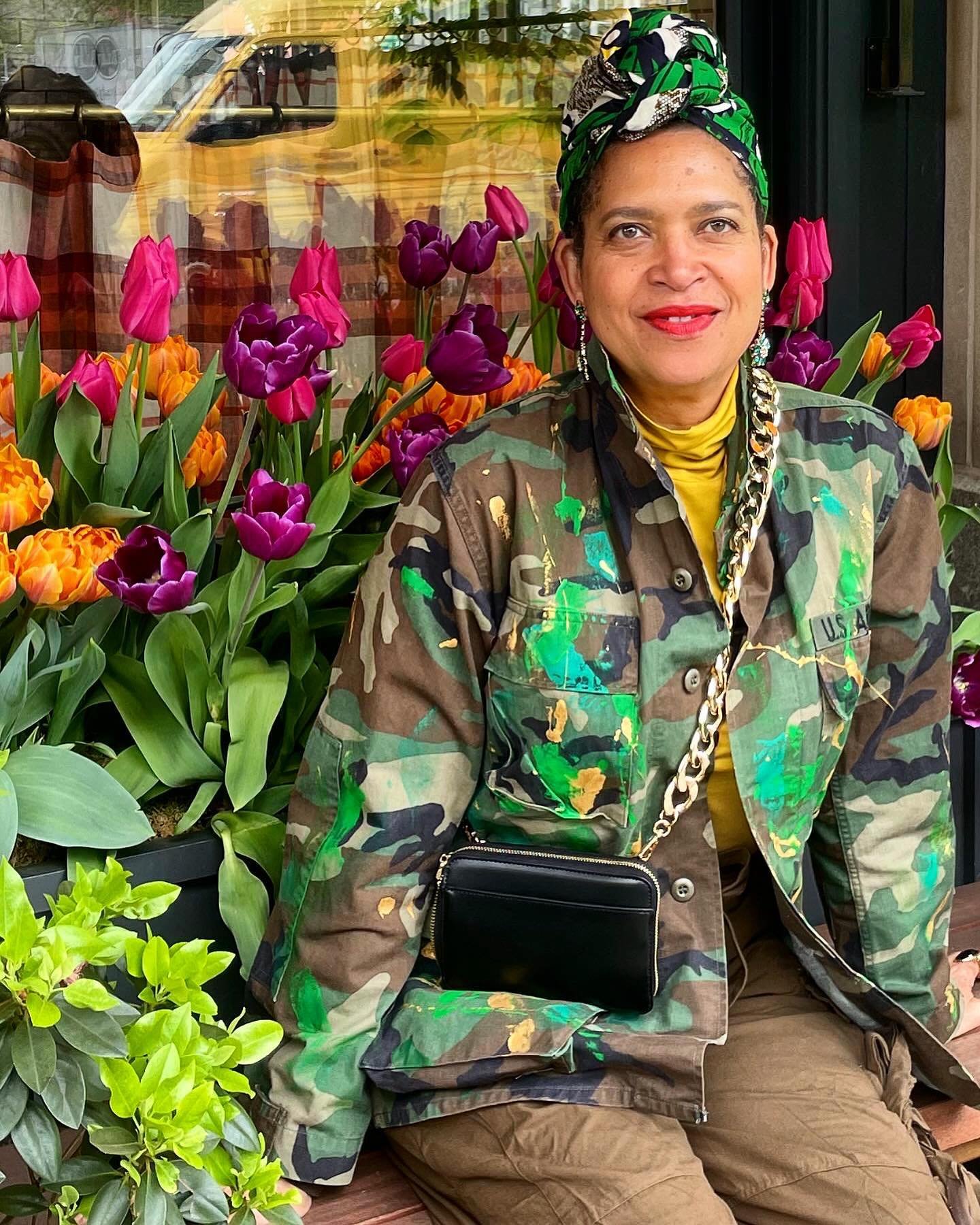#fashionflashbackfriday 1 year ago today when I wore this fab painted military jacket by the very talented @heidibarongodoff Looking forward to breaking it out this spring! 💚💚💚💚💚💚💚