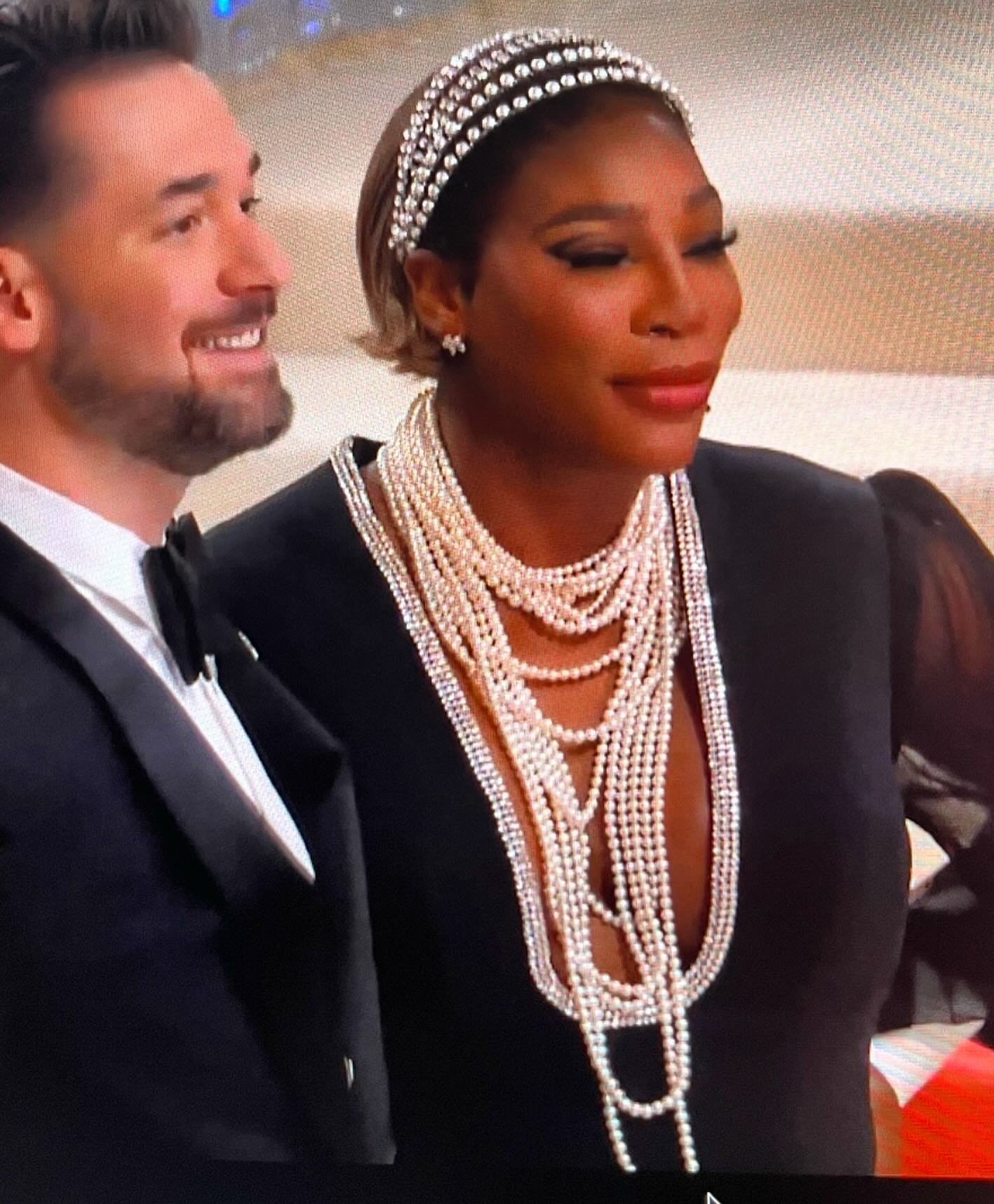 #fashionflashbackfriday Back to @serenawilliams #metball look last year. Seen here with husband Alexis Ohanian, she wore a @gucci gown and lots of pearls, great look for her. Wonder what she&rsquo;ll wear next Monday night?