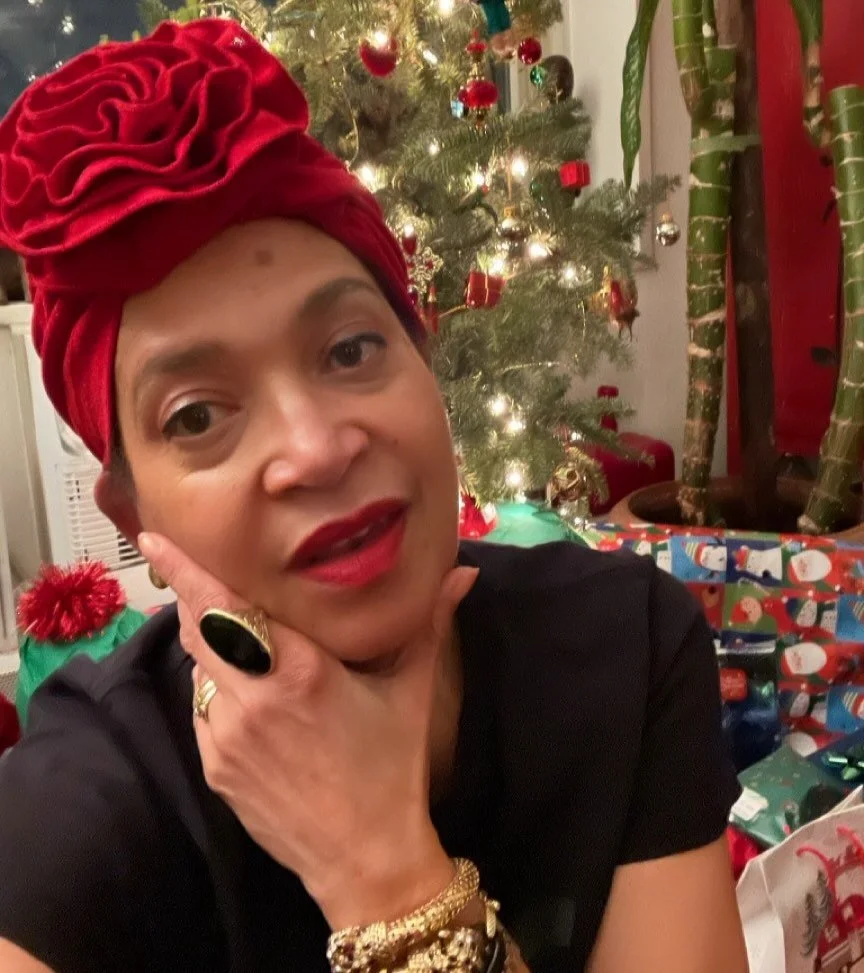 #turbantuesday In one of my favorites from @rona_turbans perfect for the holiday season! Merry merry! ❤️🎄💃🏽❤️🎄💃🏽❤️🎄💃🏽❤️