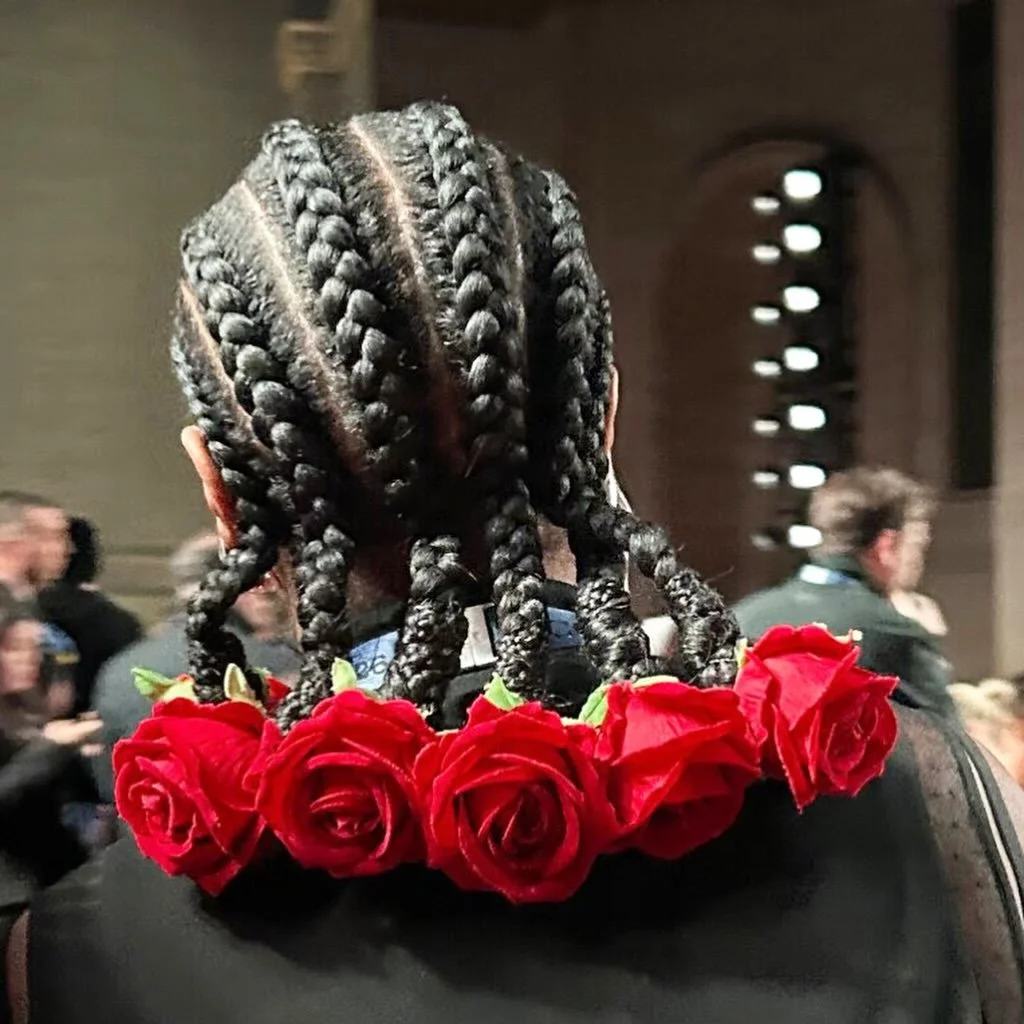 Just a random carrousel of things I liked from #nyfwfall2026 From #streetstyle to #catwalks ‼️🔥🔥🔥🔥 here are the deets:
1. Attendee @coach
2. @zankov 
3. @altuzarra 
4. @ullajohnson 
5. @diotima.world 
6. Those Nails!!
7. Lynn Yaeger!
8. @annasui 