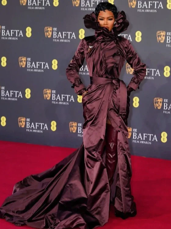 My favorite look from the #baftas the other night! @teyanataylor always kills it. Dead. 👏🏽👏🏽👏🏽👏🏽 The dress is by @burberry