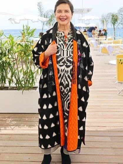 I loved how all the best looks were worn by the over 50 (in some cases, way over 50!) set on the red carpet @cannes.2026 ‼️ Check them out:
@isabellarossellini 
@colmandomingofan 
@isabelle.huppert 
@joancollinsdbe 
@janefonda 
@demimoore 
@salmahaye