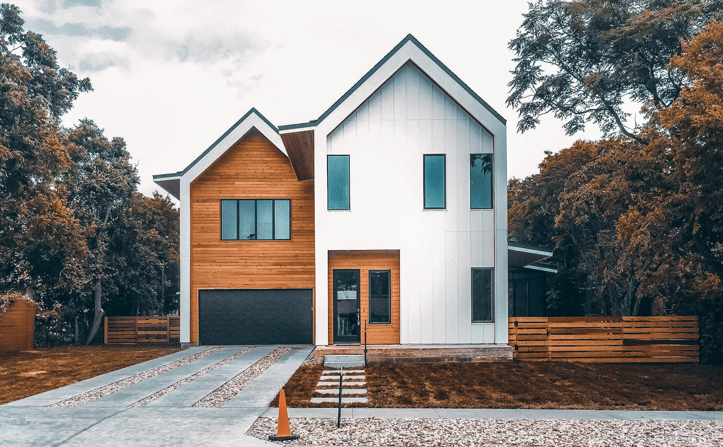 was-wondering-around-the-streets-of-austin-and-encountered-this-new-home-which-just-finished_t20_bk99wm copy.jpg