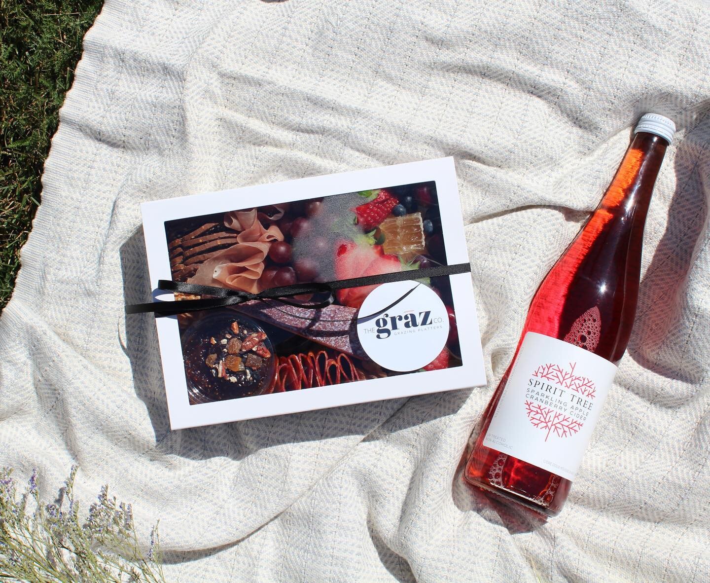 This Friday, June 18th, is International Picnic Day!! ☀️
Celebrate with one of our picnic boxes and a bottle of sparkling cider!

#thegrazco #torontograzingboxes #torontoeats #internationalpicnicday #torontolife #blogTO #picnictoronto