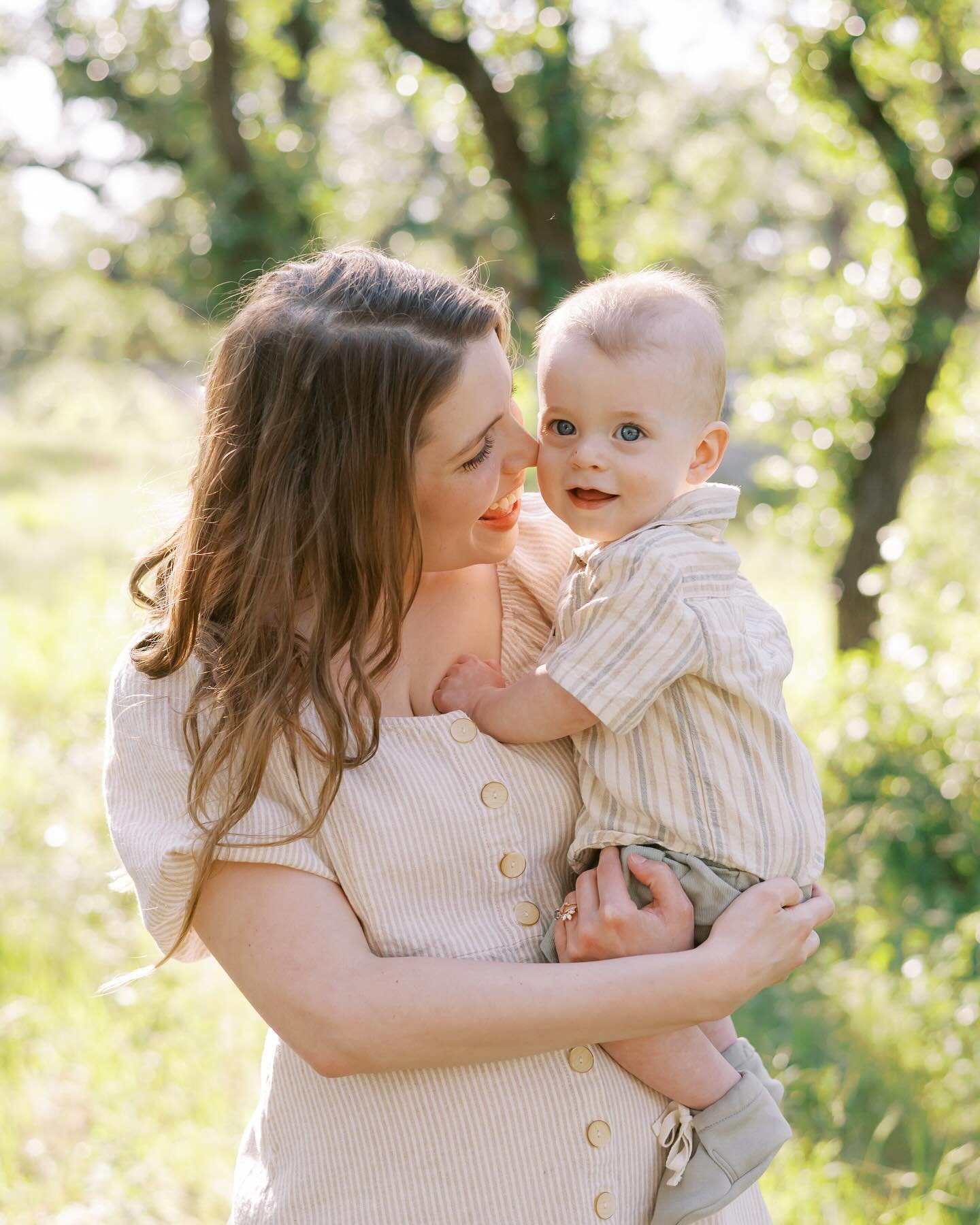 Motherhood Mini Sessions are just around the corner! And there are still time slots available! I would love to capture you and your littles, or your growing bump! Details are below -

Saturday, April 6th at Brushy Creek Lake Park
- $425 for 15 minute