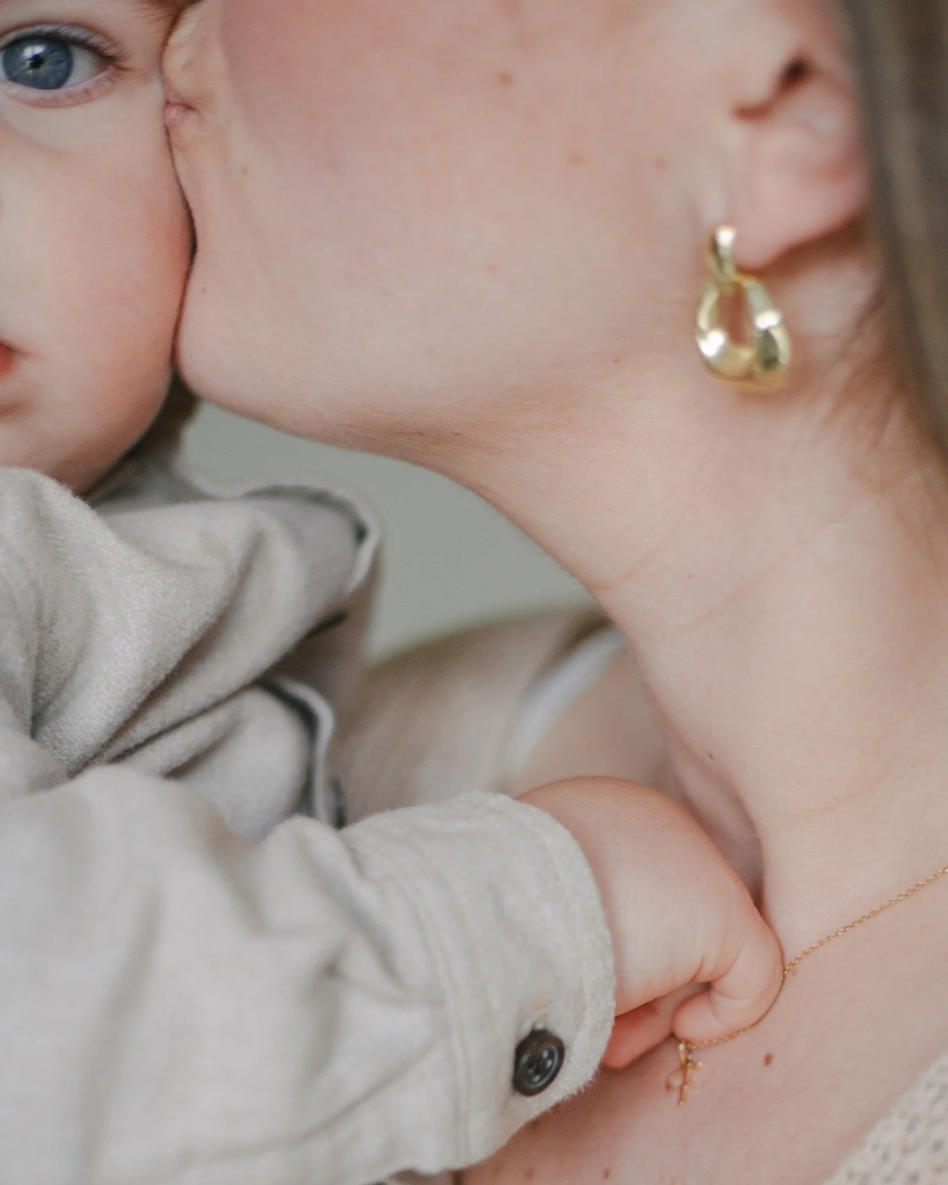 May is for the Mamas, and my calendar is filling up fast!

All galleries from the Mama &amp; Me Pop-Up at @mindbodybaby_collective have been delivered. It was a wonderful event, and I enjoyed photographing the families that attended. Thank you to all