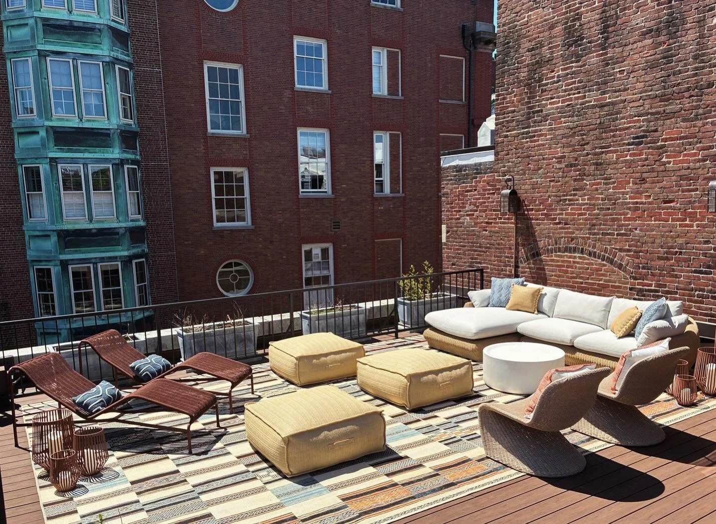 The reveal. Boho in Beacon Hill, installed and ready for summer. Every piece in stock, from concept to completion in eight weeks. Sometimes the deadline is the design. Greenage arrives next week! 

#bostoninteriordesign #roofdeckdesign #outdoordesign