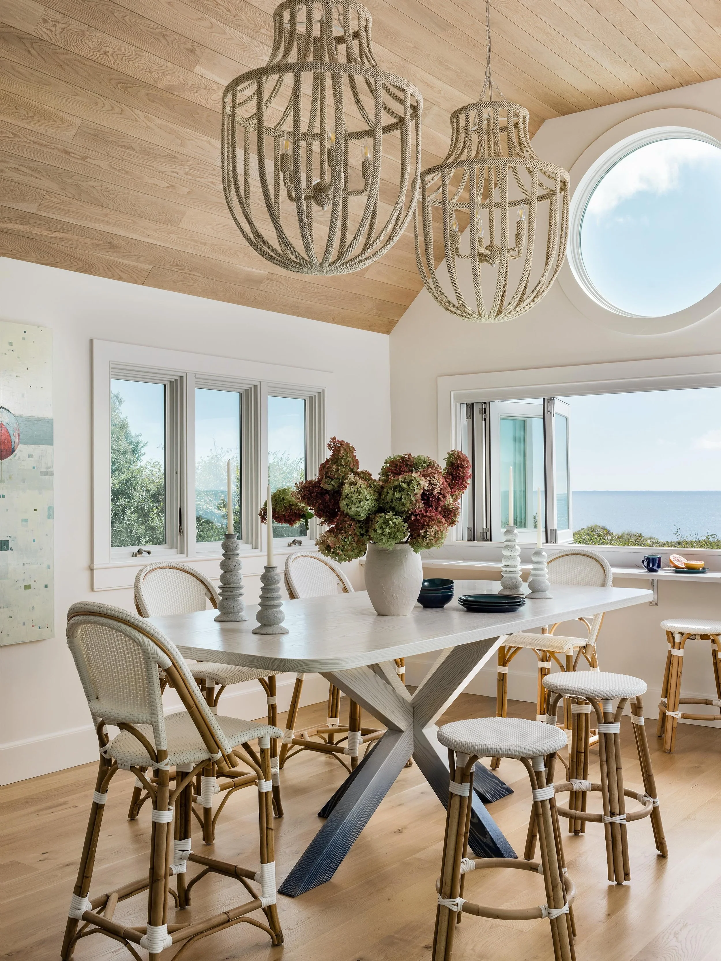 Designed for long dinners and longer sunsets.

📷 @joyellewest
✨ @seanwilliam_styling

#bostoninteriordesign #capecodinteriors #harwichport #coastaldining #interiordesign