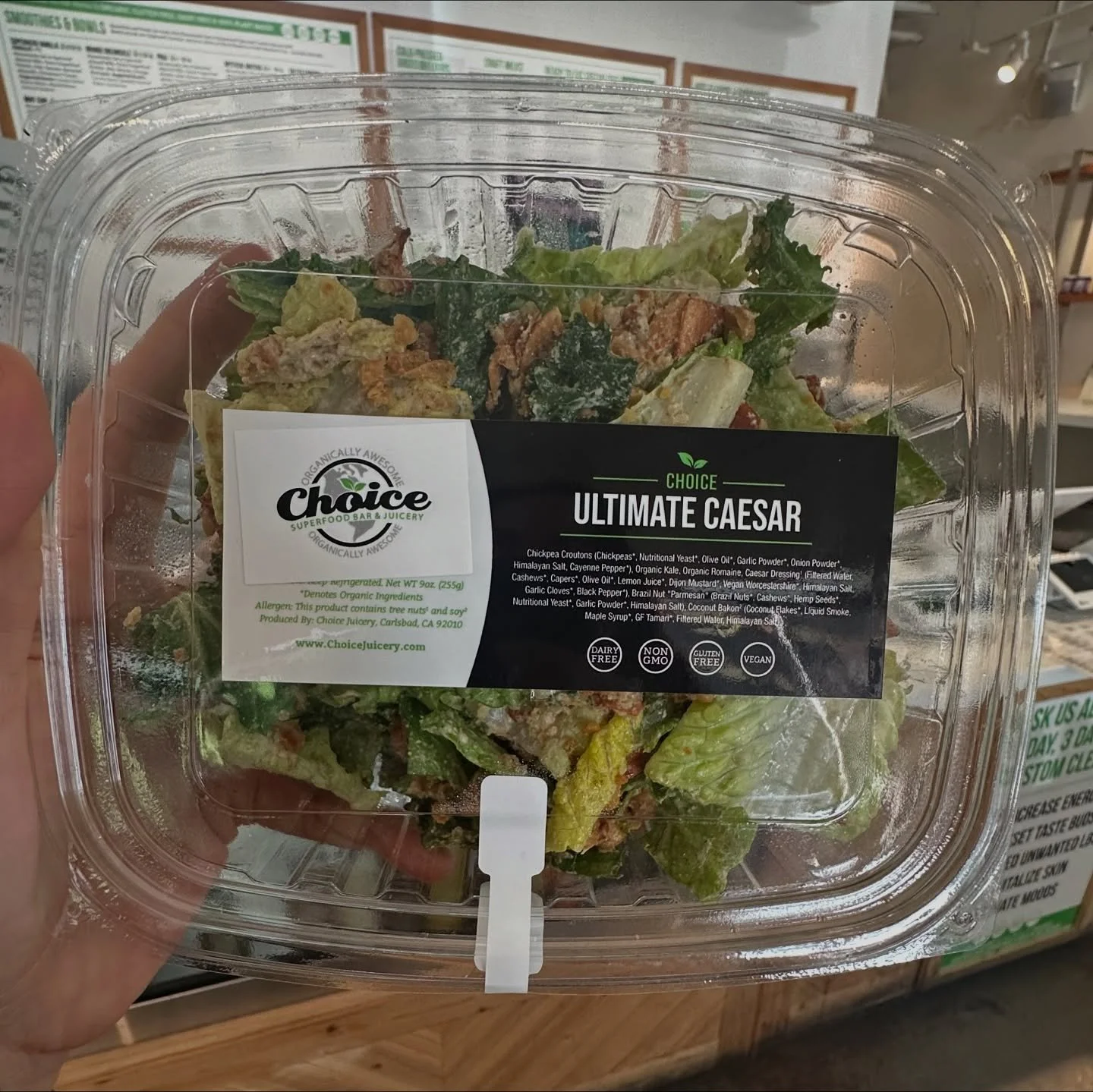 I recently discovered my new favorite salad&mdash;the Ultimate Caesar from @choicejuicery! It&rsquo;s a healthier twist on the classic Caesar, and I&rsquo;m absolutely hooked. This salad is gluten-free, dairy-free, non-GMO, and vegan, yet still full 
