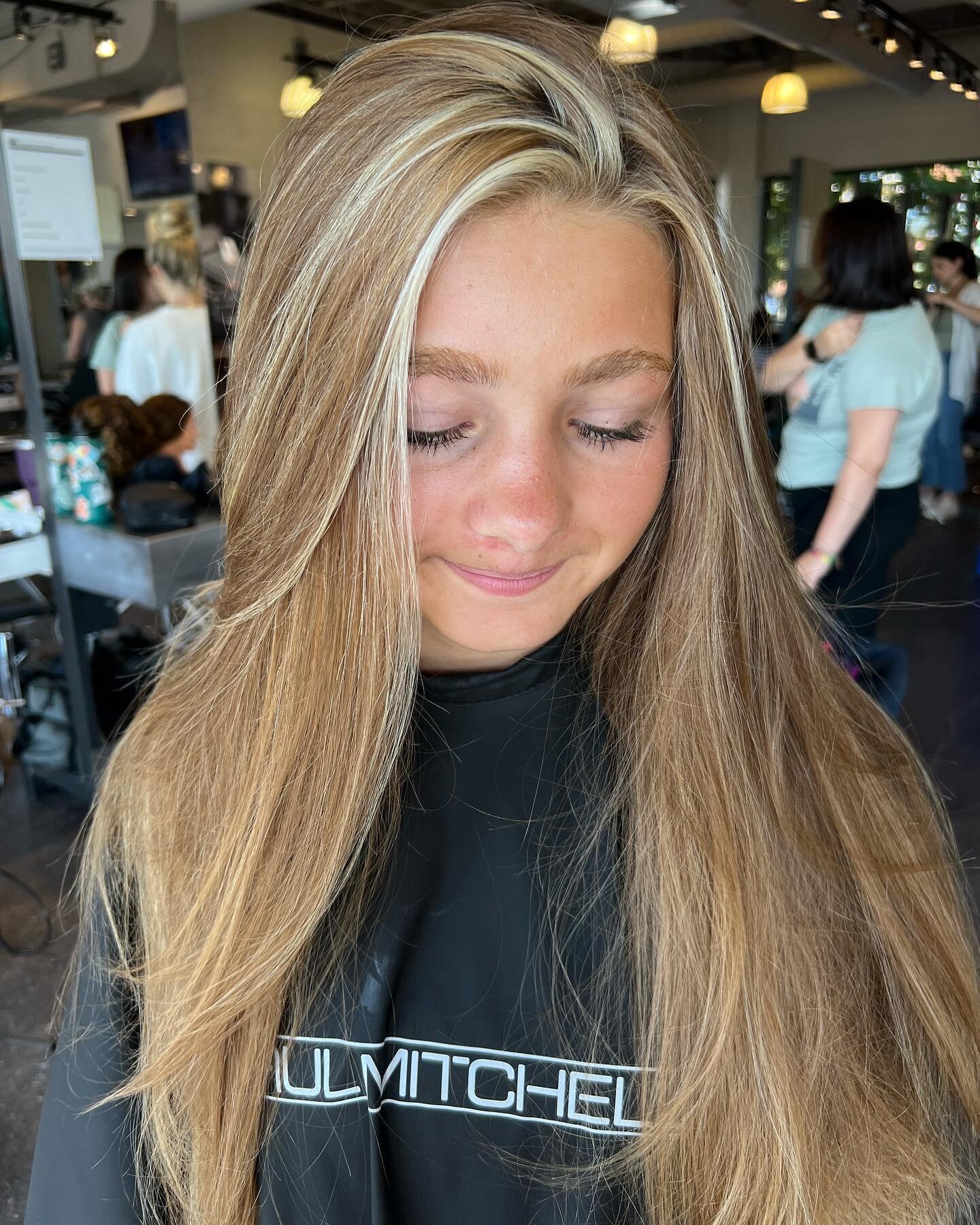 Back to school blonde 💁🏼&zwj;♀️ 
This lovely girl came wanting to add a couple highlights to brighten her hair up and left with the biggest smile on her face ❤️ 
#myreasonwhy #backtoschool #highlights #thetempleannapolis  #paulmitchell #hairgoals #