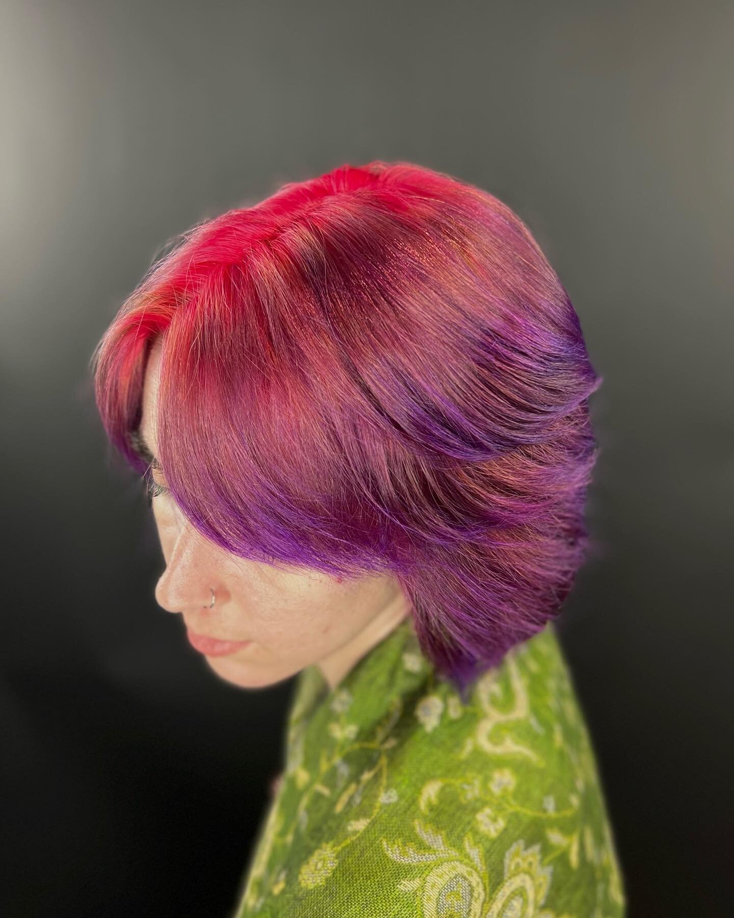 Fun colors for this fun gal 💗💜 

Shout out to my girl Lilly for letting me take full control over her hair! Message me or call 4106366171 to book an appointment with me!

#marylandhairstylist #pulpriot #pulpriothair #wemakeitvivid #redken #linthicu