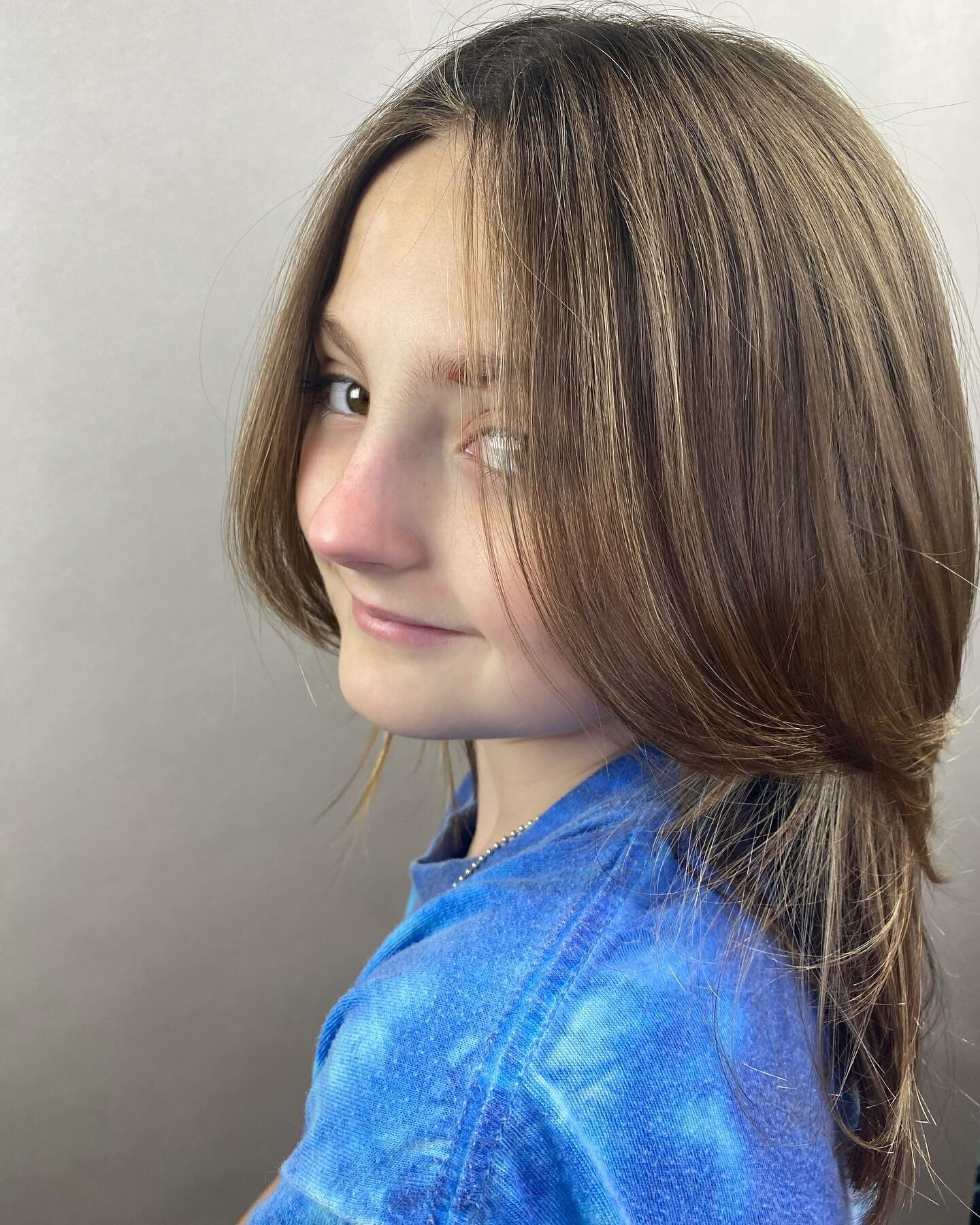 Lily and her fresh haircut!! We love it 🤩 
.
.
She was so excited and asked for a photo shoot had to share 
#luvwhatido #kidshaircut #wemakeitvivid