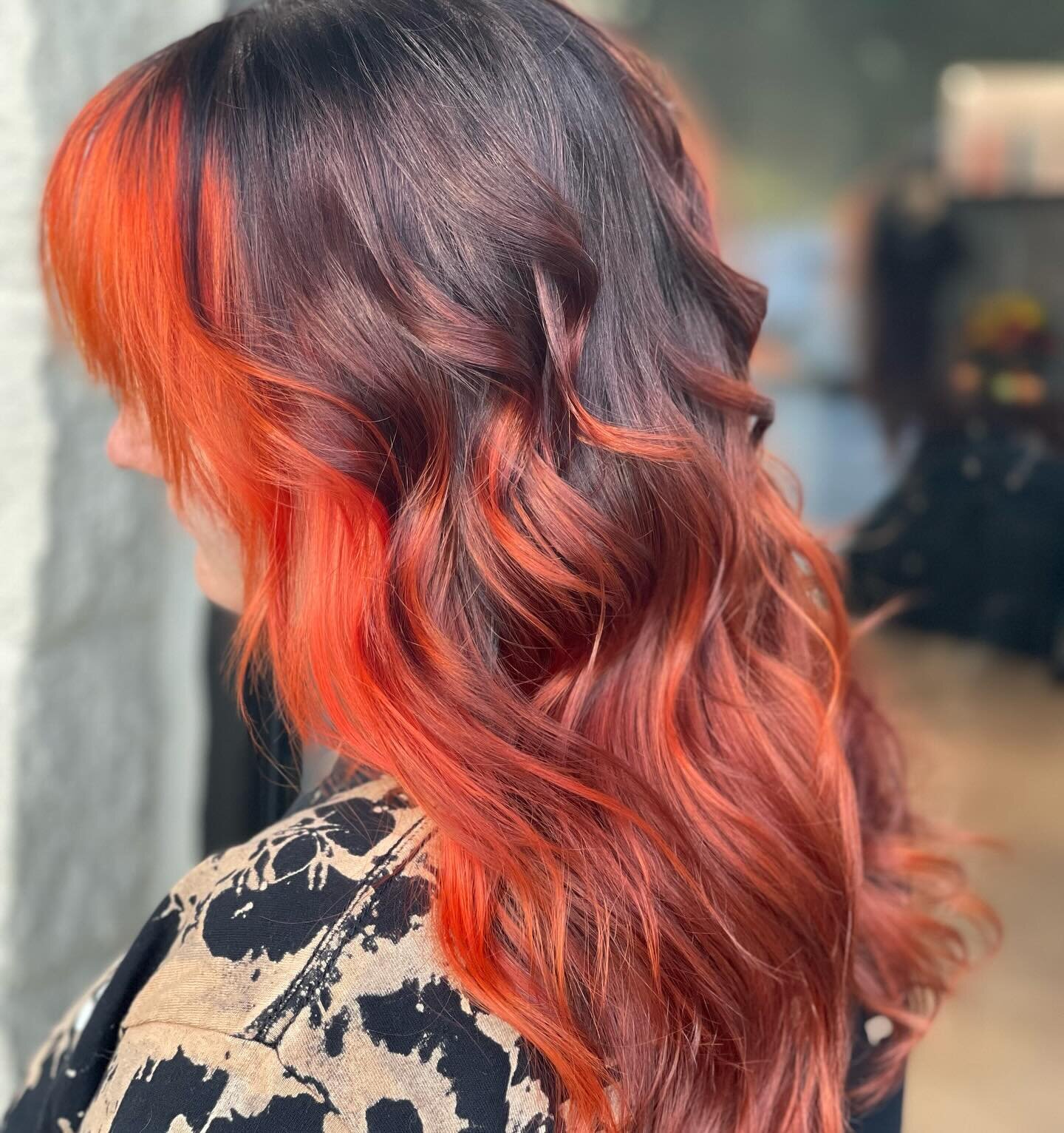 Embracing the cozy vibes of fall with a fresh twist 🍊🍁 Loving @seyonanaj new orange fall hair, it&rsquo;s like autumn leaves on her head! 🍂💁&zwj;♀️ #FallHair #OrangeHair #AutumnVibes #NewLook #wemakeitvivid #linthicummd @wemakeitvivid