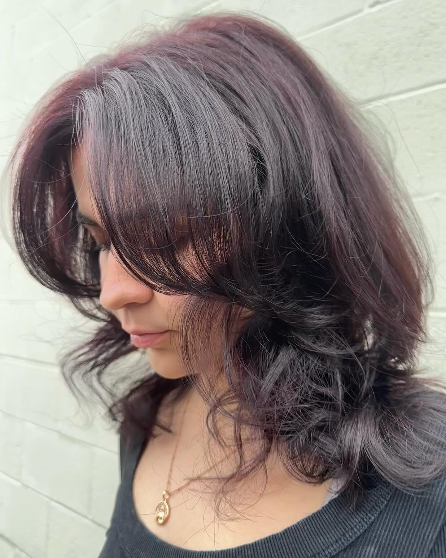 Fall in love with your hair❤️&zwj;🔥
-
@wemakeitvivid 
-
#newhair #hairtransformation #linthicum #vividsalon #redhair #layercut