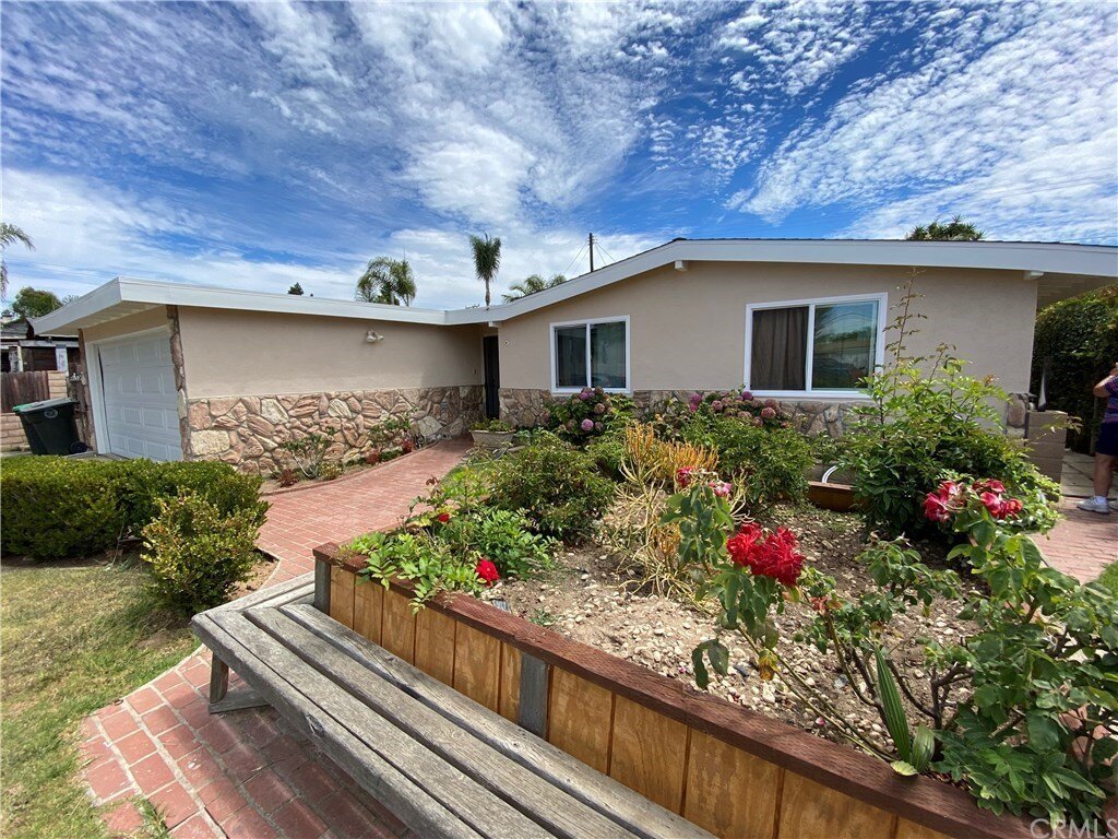 641 Cove St, Costa Mesa ||
$740,000 || Represented Buyer