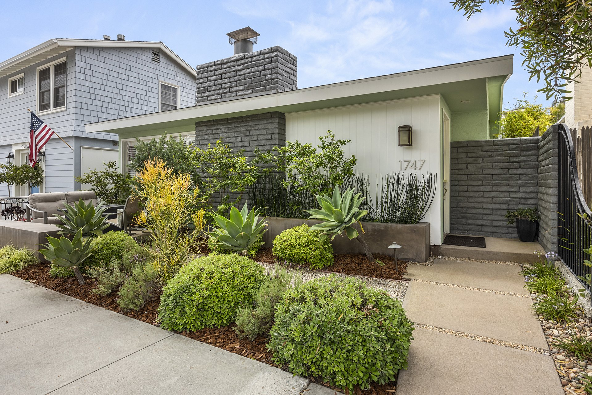 1747 E Ocean Blvd, Newport Beach || $3,875,000 || Represented Seller