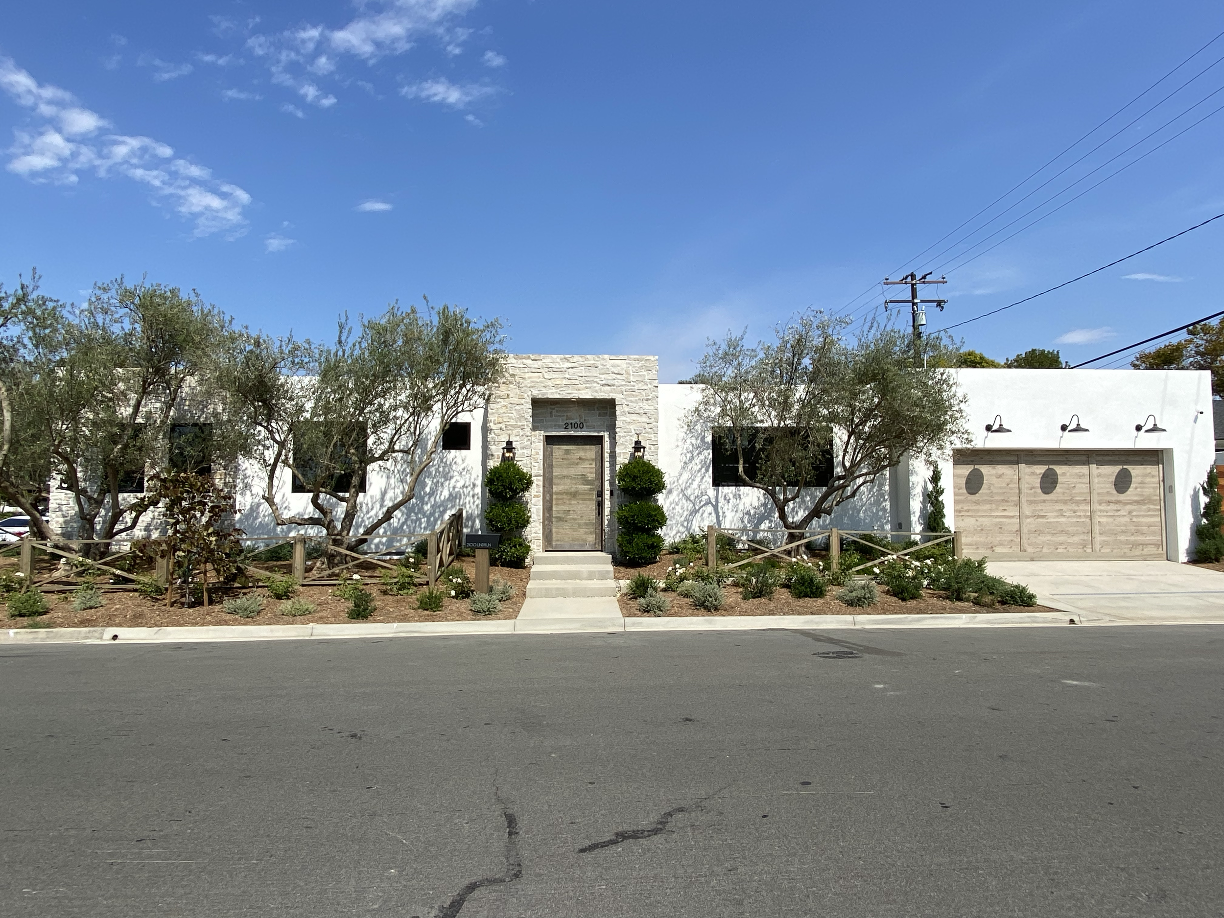 2100 Linda Ln, Newport Beach ||
$3,900,000 || Represented Buyer