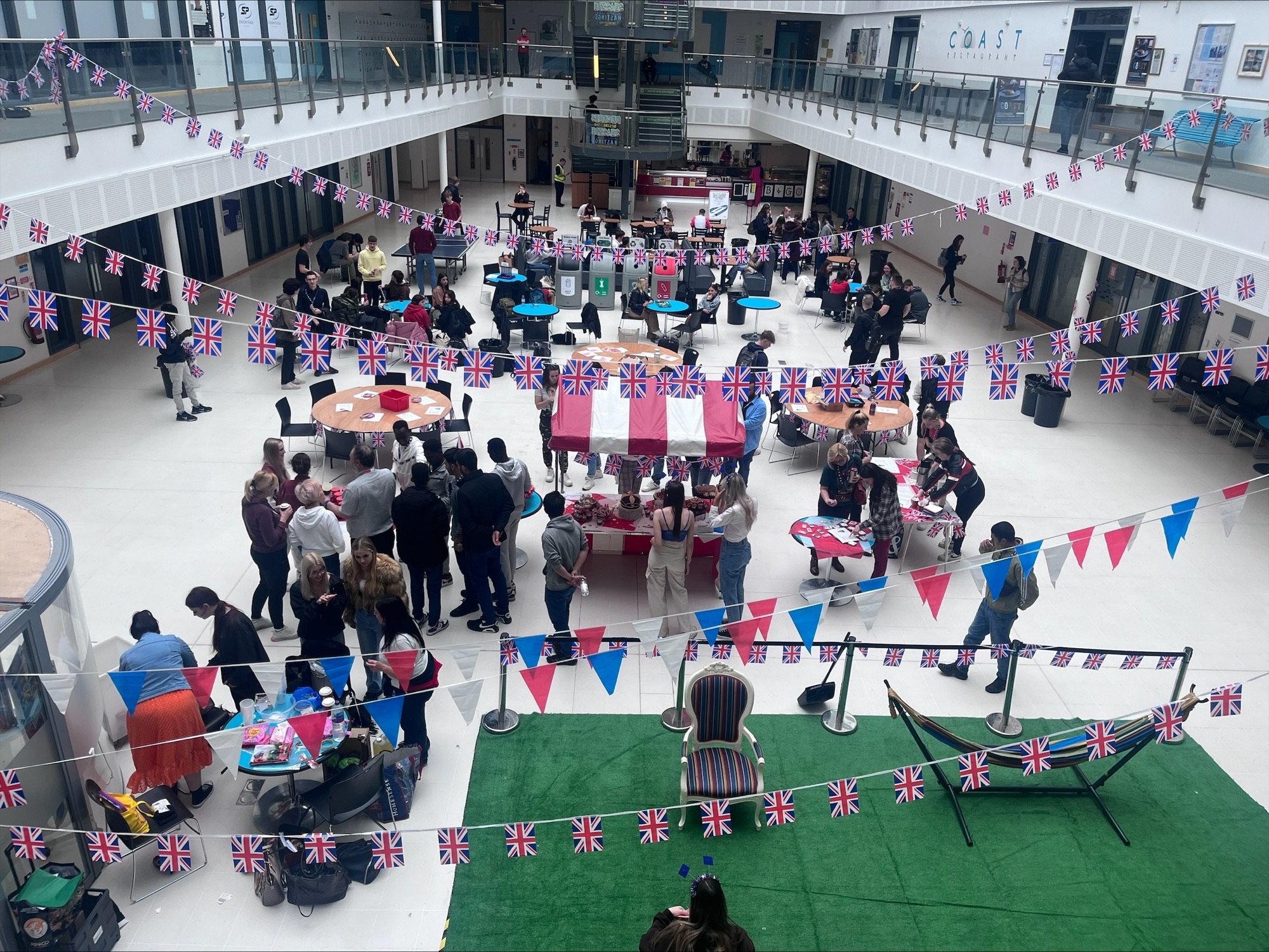 A Royal Party At Station Plaza!