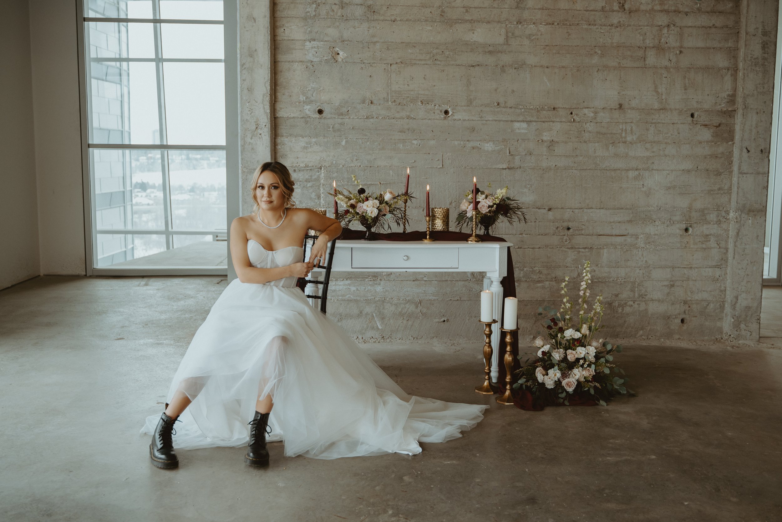 Elopement Creative
Location: 3rd & 4th
Event: Creative Photoshoot
Vendor Team:
Photographer @daintydevelopsphotography
Event Planner : @cassidy.brooke.events
Dress : @urbanbrideinc
Florals : @twinflowerstudio
Hair + Makeup : @glow.artistry & @yegado