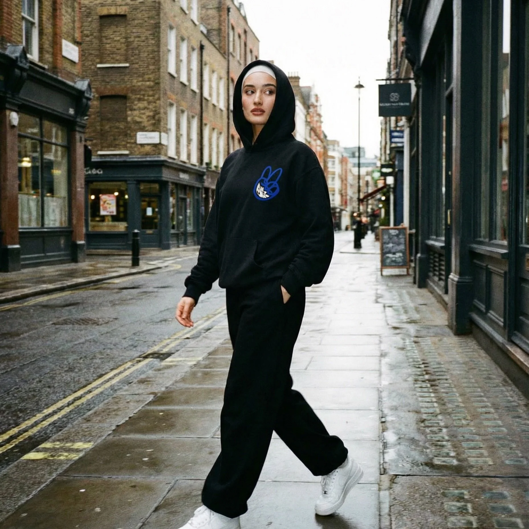 Grey skies, clean fit. That&rsquo;s London. 
.
.
.
#dastaarclothing #ootd #streetstyle #sikhstyle #londonstreetstyle