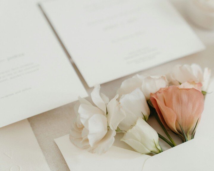 Flat lays are some of my favorite images from weddings. They have such an heirloom quality to them. Plus, every invitation suite is so unique to each couple it is a beautiful way to capture memories of your day. ⠀⠀⠀⠀⠀⠀⠀⠀⠀
⠀⠀⠀⠀⠀⠀⠀⠀⠀
As part of the Bed