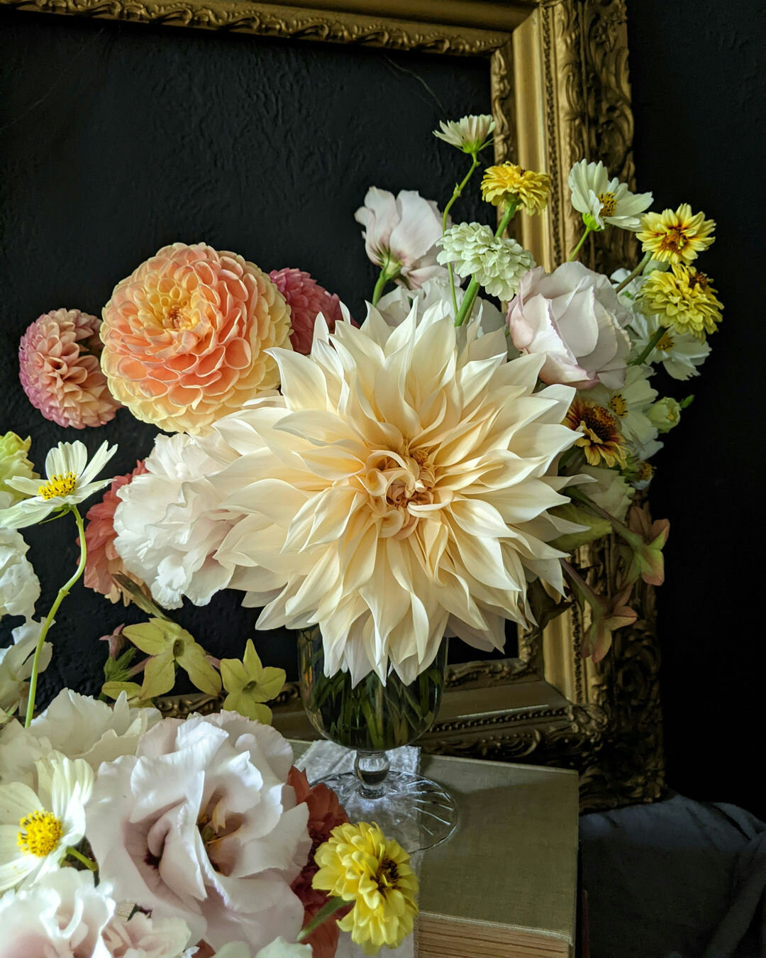 What really makes one florist different from another?​​​​​​​​​
The answer is several things but one really important thing to me is flower choice. And I don't mean a rose vs. a dahlia. I mean, where I source flowers from. 

Flowers are grown and ship