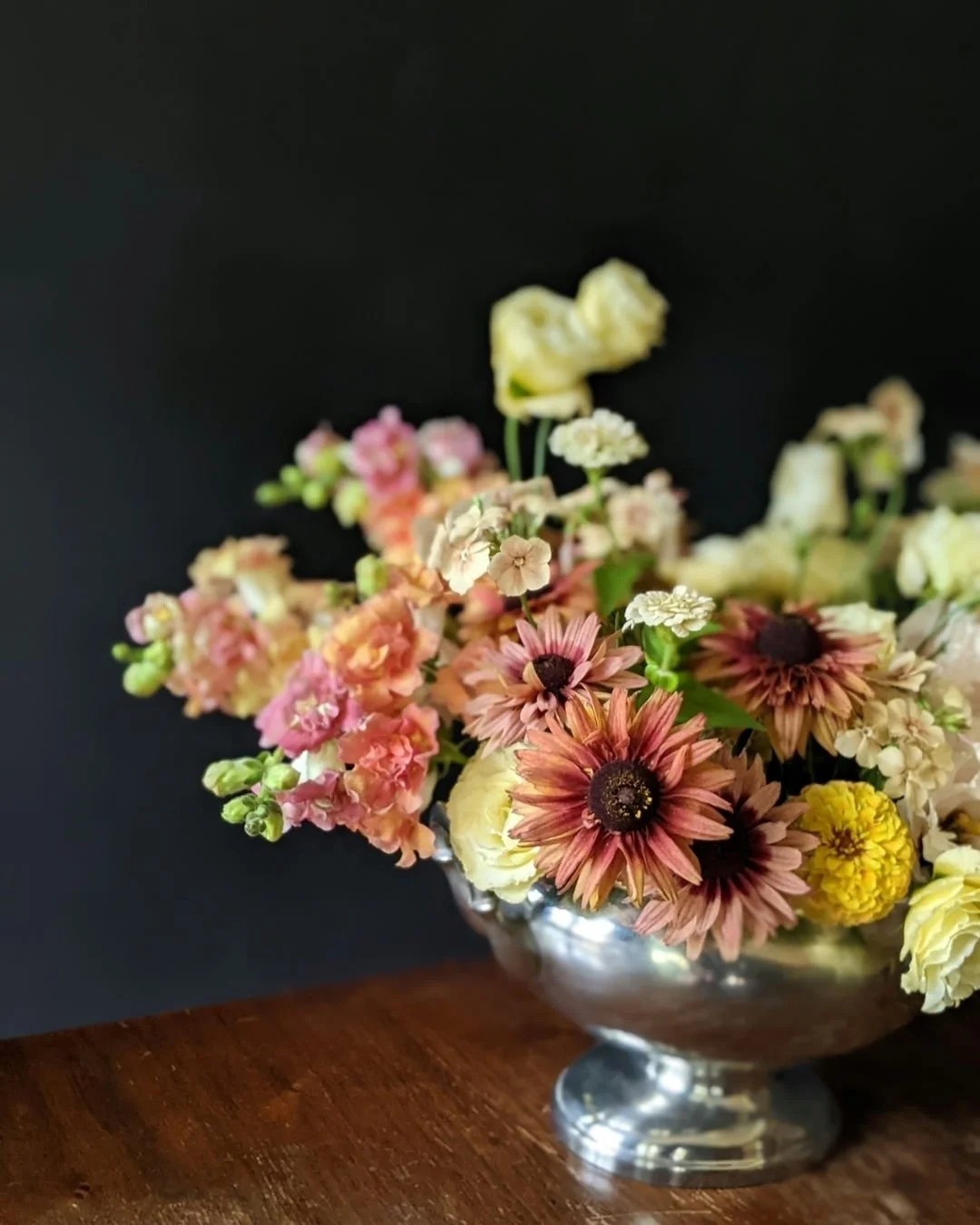 Designed with late summer blooms from @arcolatrailflowers
always a favorite 🤍
This was the last floral arrangement I designed before my baby boy was born last September. Now life is totally different. 
I can't wait to get back to designing for 2024 