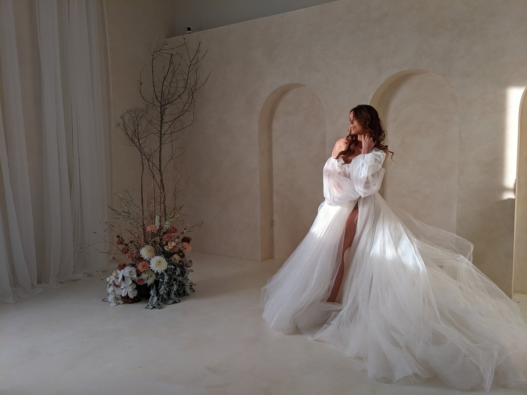 Everything about this moment
Little known fact: I would wear a dress like this everyday if I could. I love a sleek, fitted gown but seriously, when this choice is on the table... 

Model: @brickhouse11 
Dress: @ivorybridalco @colbyjohnbridal 

#mnwed