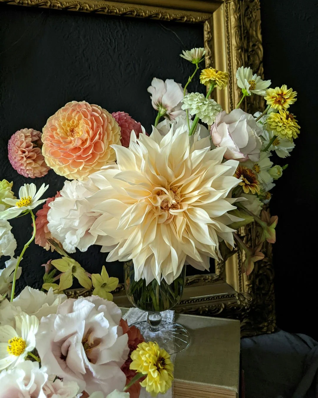 What really makes one florist different from another?​​​​​​​​​
The answer is several things but one really important thing to me is flower choice. And I don't mean a rose vs. a dahlia. I mean, where I source flowers from. 

Flowers are grown and ship
