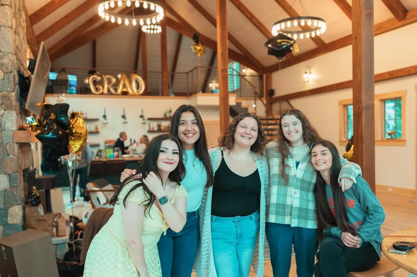 @bostonu, meet @calllieblair 💗👑

such an amazing graduation party yesterday &ndash; if you&rsquo;re looking around for a photographer for your grad party, family event, etc. or any other photo needs you may have, visit klphoto.co for details or to 