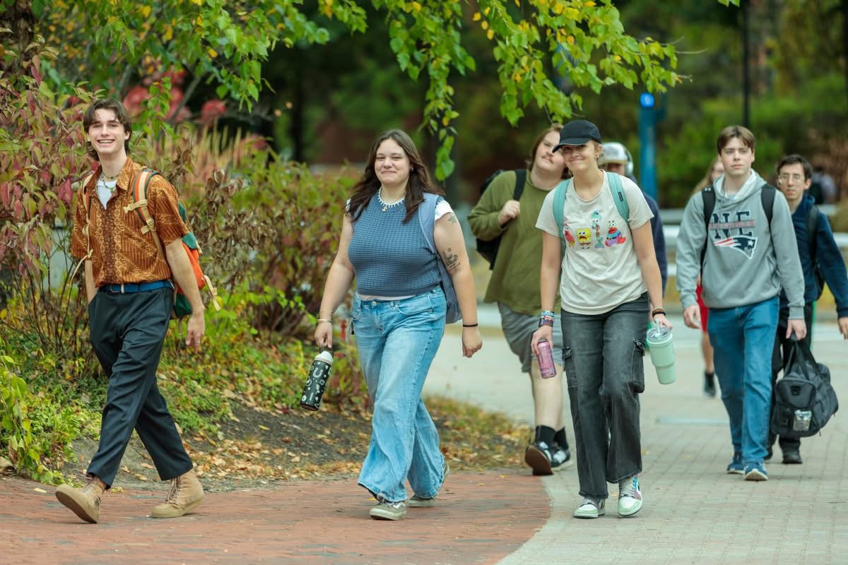 Autumn HUB/Alumni Green Candids – PSU Social Media Photography