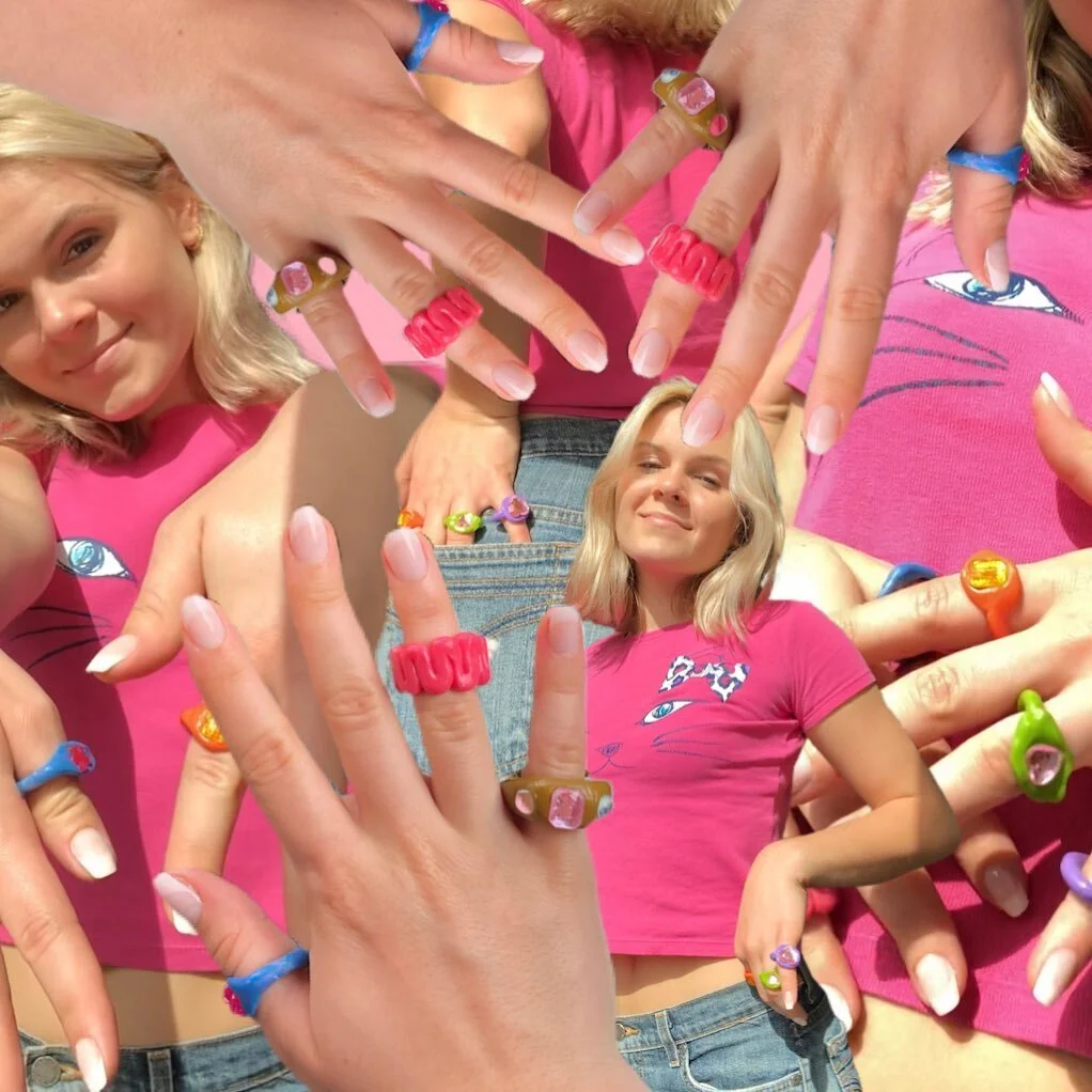 🪐🧚🏼&zwj;♀️💗🚀🤍🦖🍭✨💖🥰🤚💚🌈