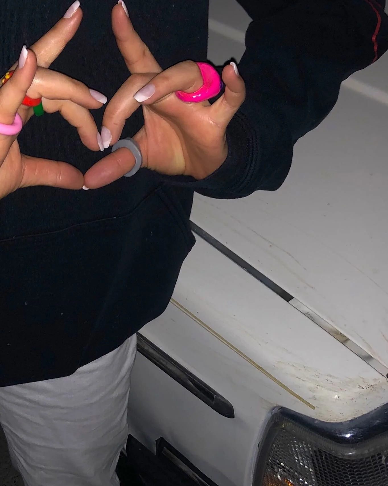 @taylorxgreen makes ugly finger hearts and cute @0rbitrings 🪐🧚🏼&zwj;♀️🦖