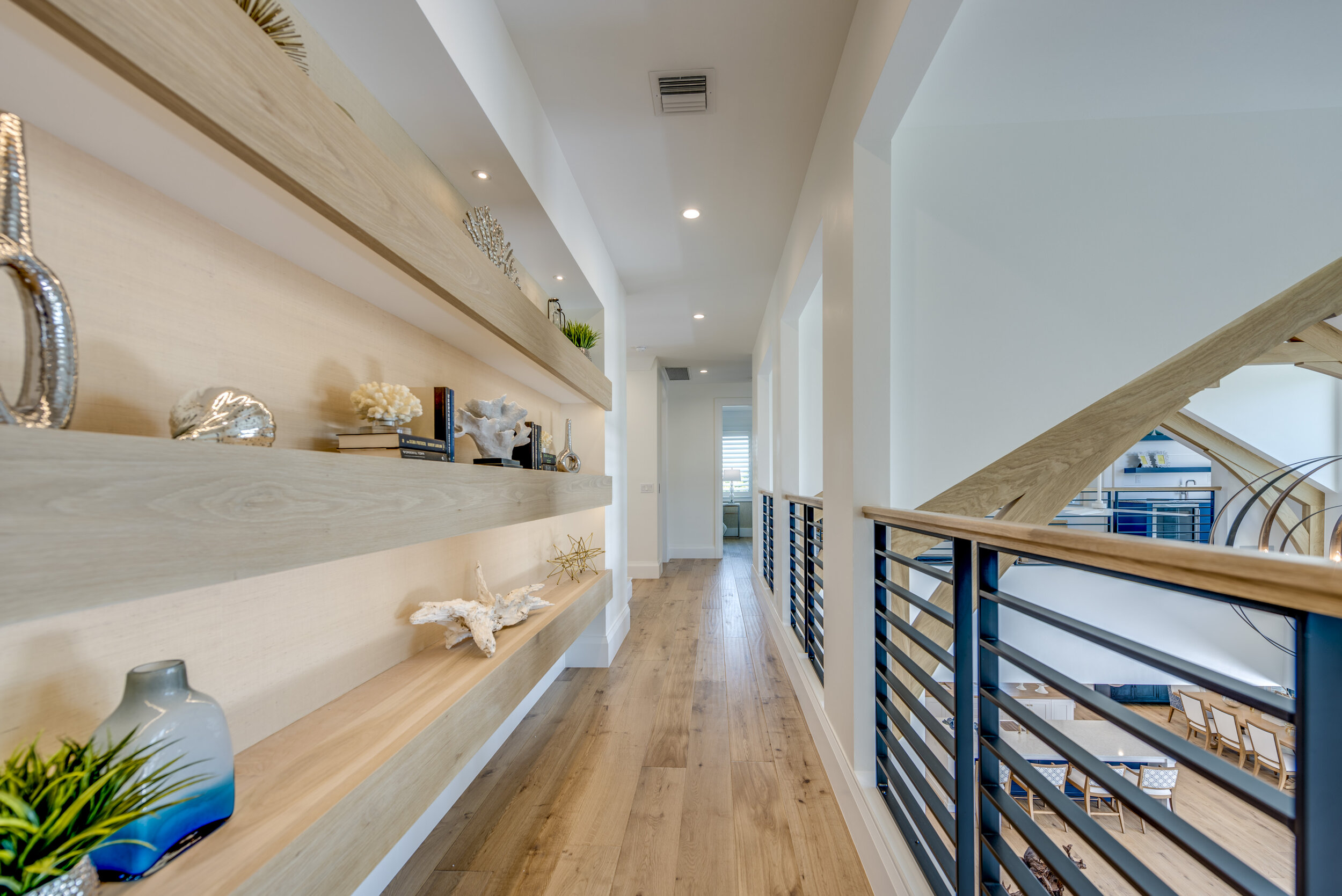 037__LandingHallway.jpg