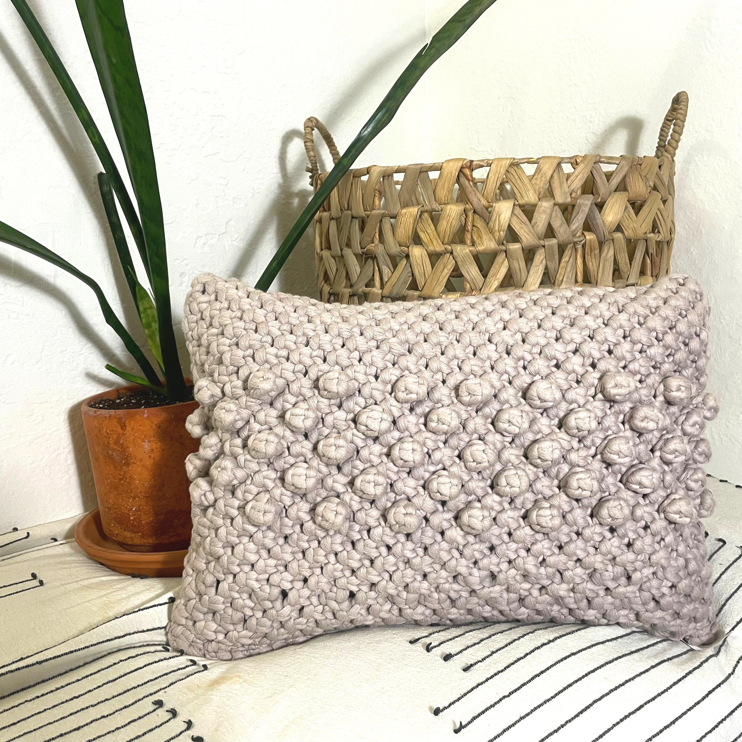 Front side of medium pillow (1 per set)
