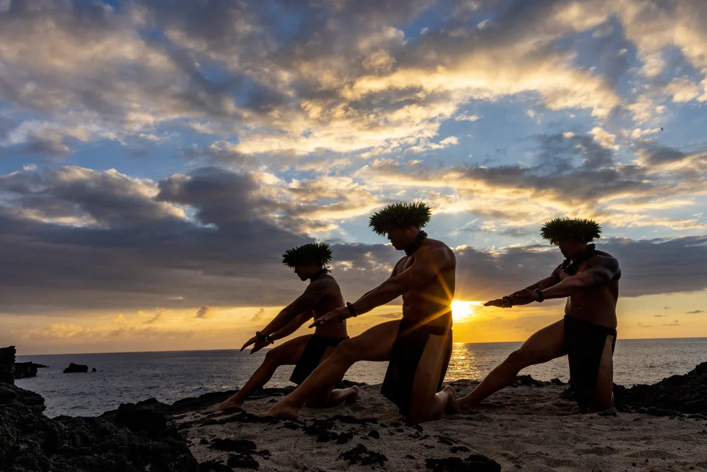 outrigger-kona-resort-and-spa-luau-cliffside-2.webp
