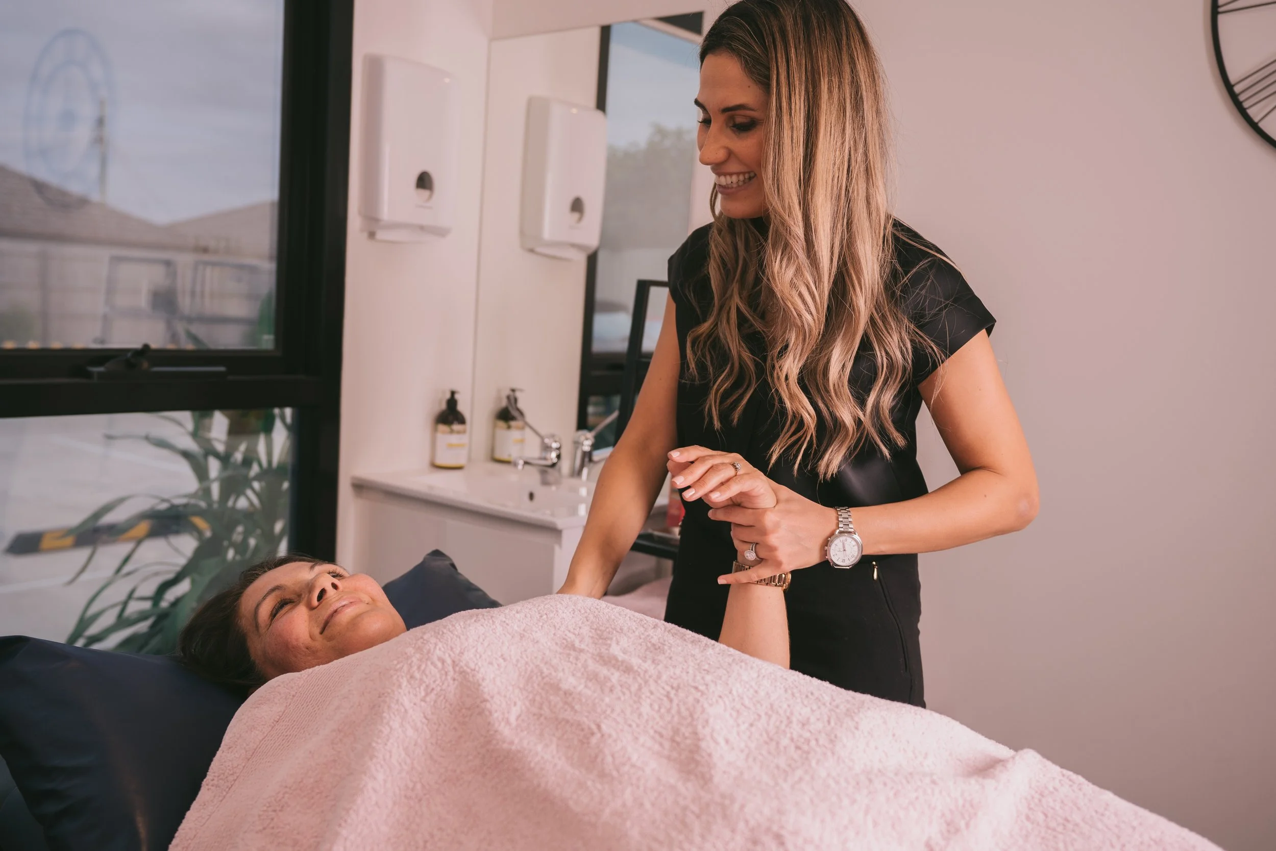 Gentle pregnancy osteopathy treatment supporting expecting mothers in Melbourne's north