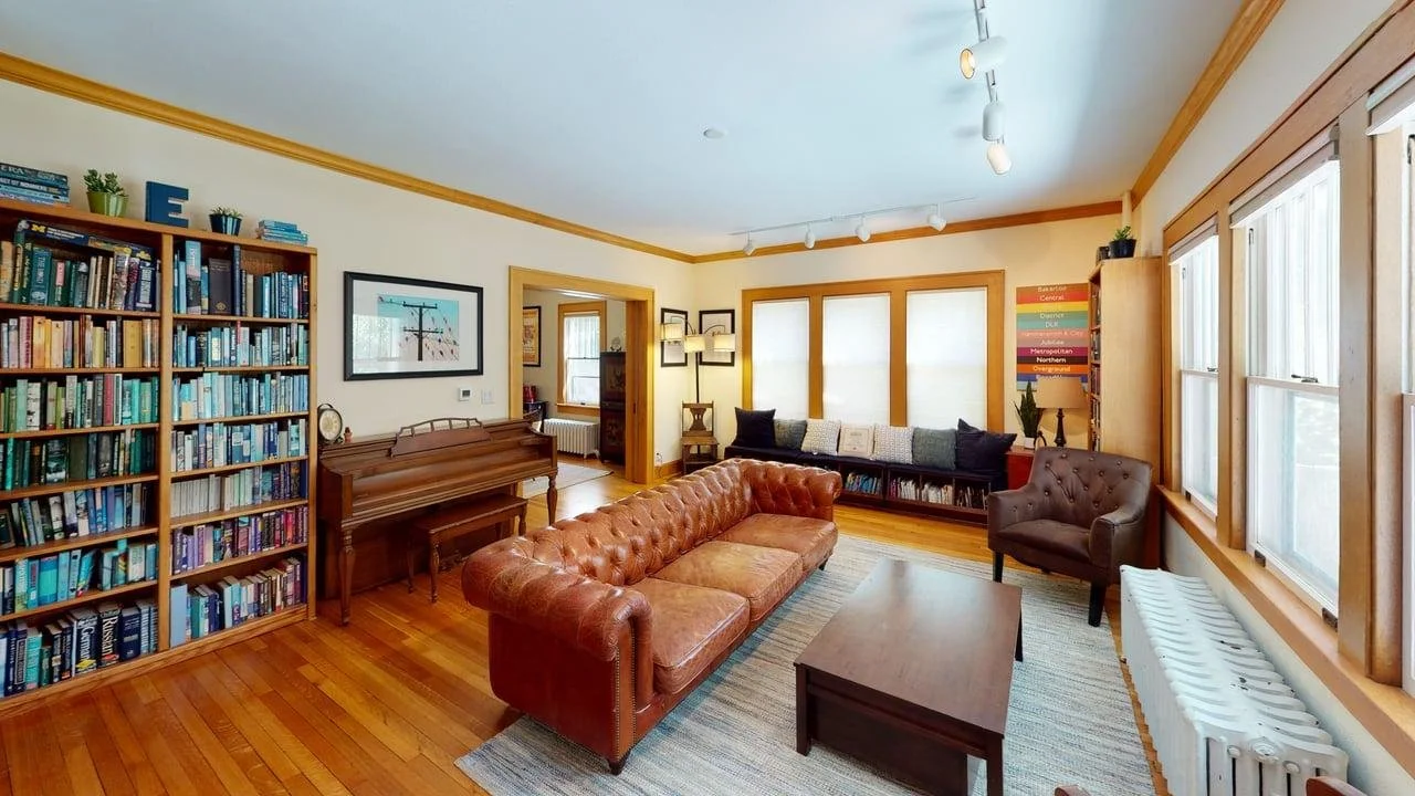 416-S-Summit-Street-Living-Room.jpg