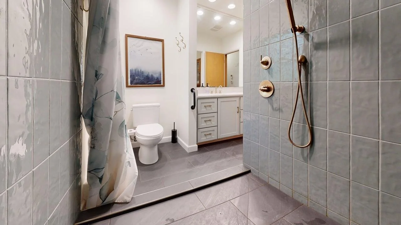 1508-Glendale-Rd-Bathroom.jpg