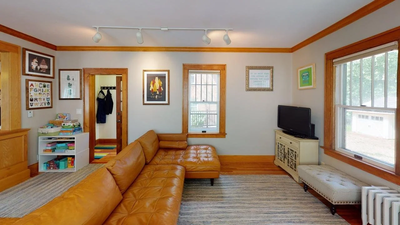 416-S-Summit-Street-Living-Room 3.jpg