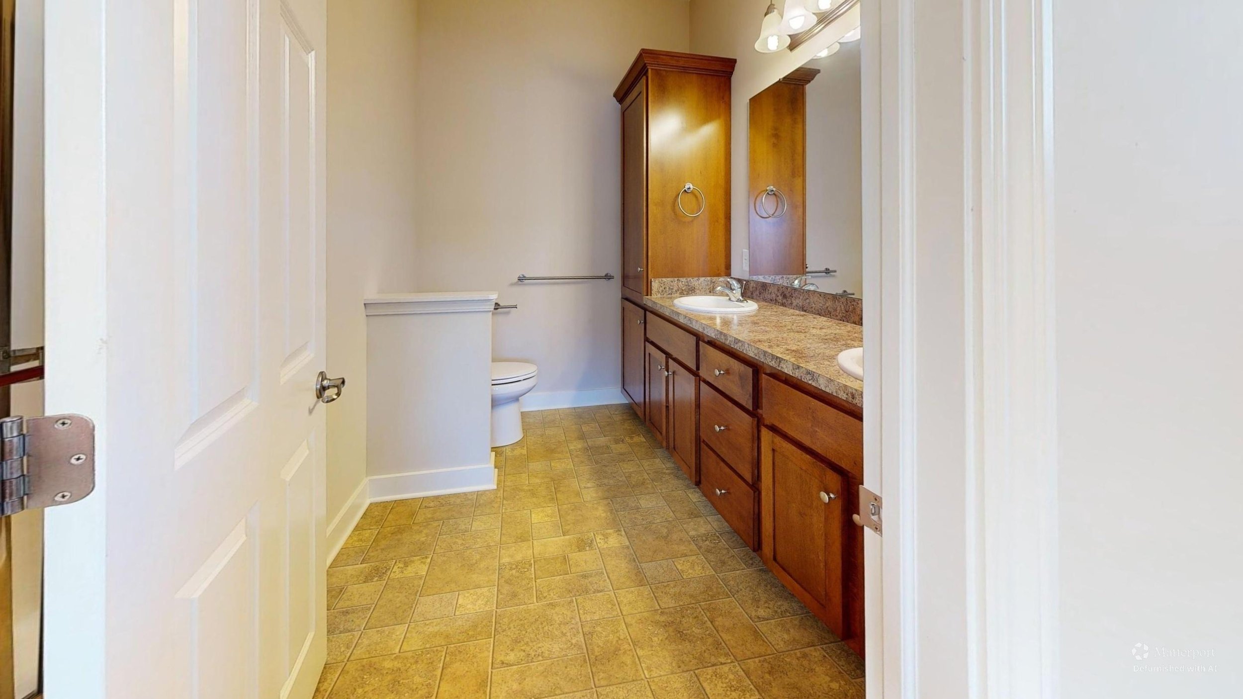 1005-Walker-Cir-Bathroom-Defurnished.jpg