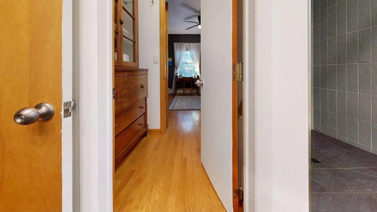 1508-Glendale-Rd-Bathroom 1.jpg