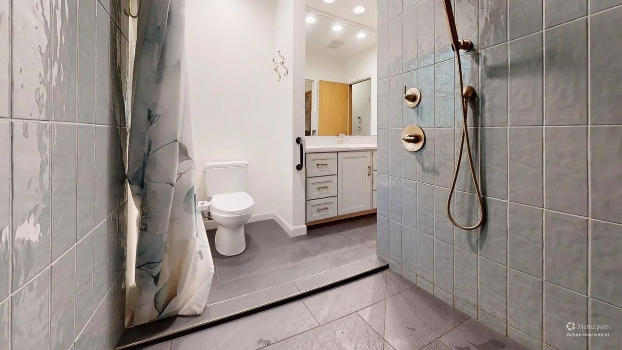 1508-Glendale-Rd-Bathroom-Defurnished 1.jpg