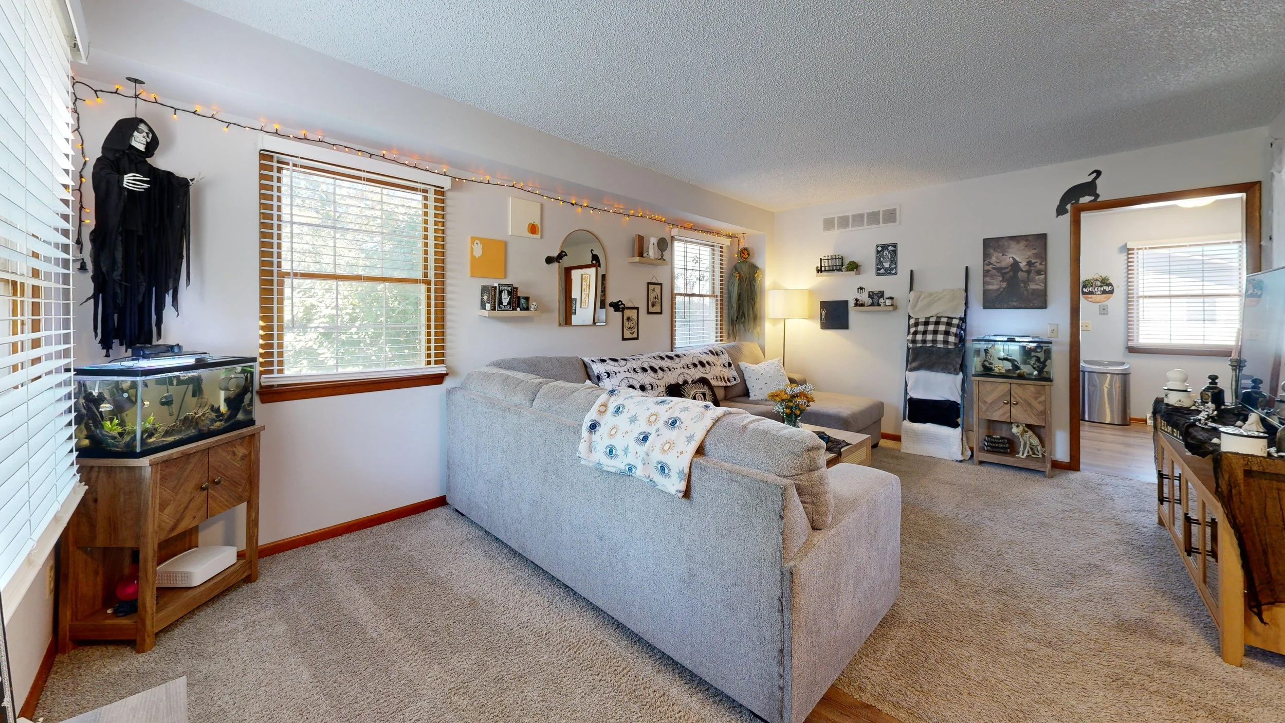 AFGHwsucjCt-Living_Room.jpg