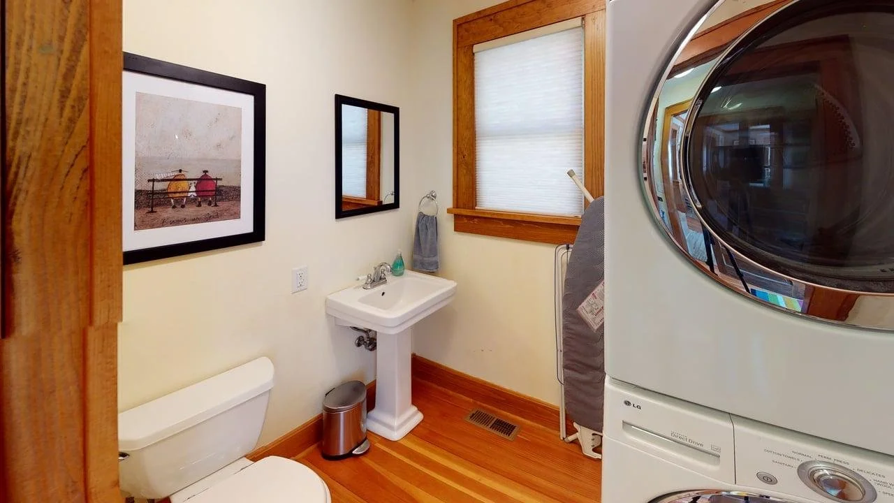 416-S-Summit-Street-Bathroom 3.jpg