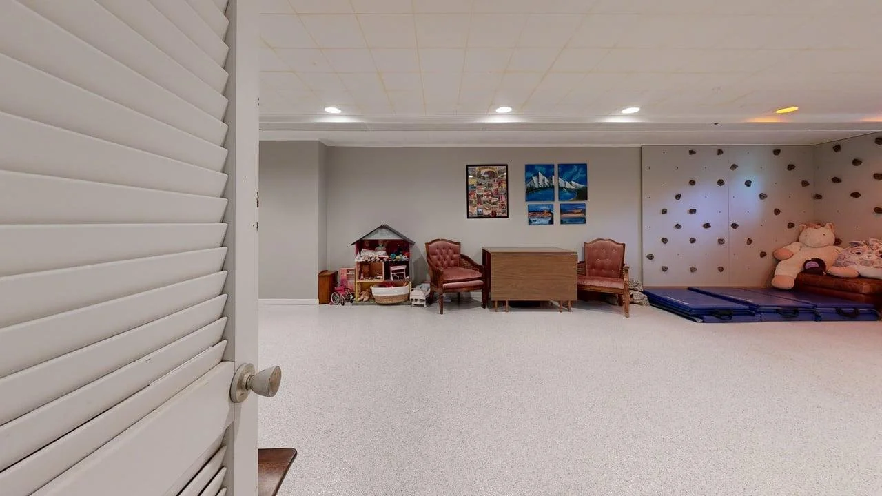 1508-Glendale-Rd-Living-Room 2.jpg