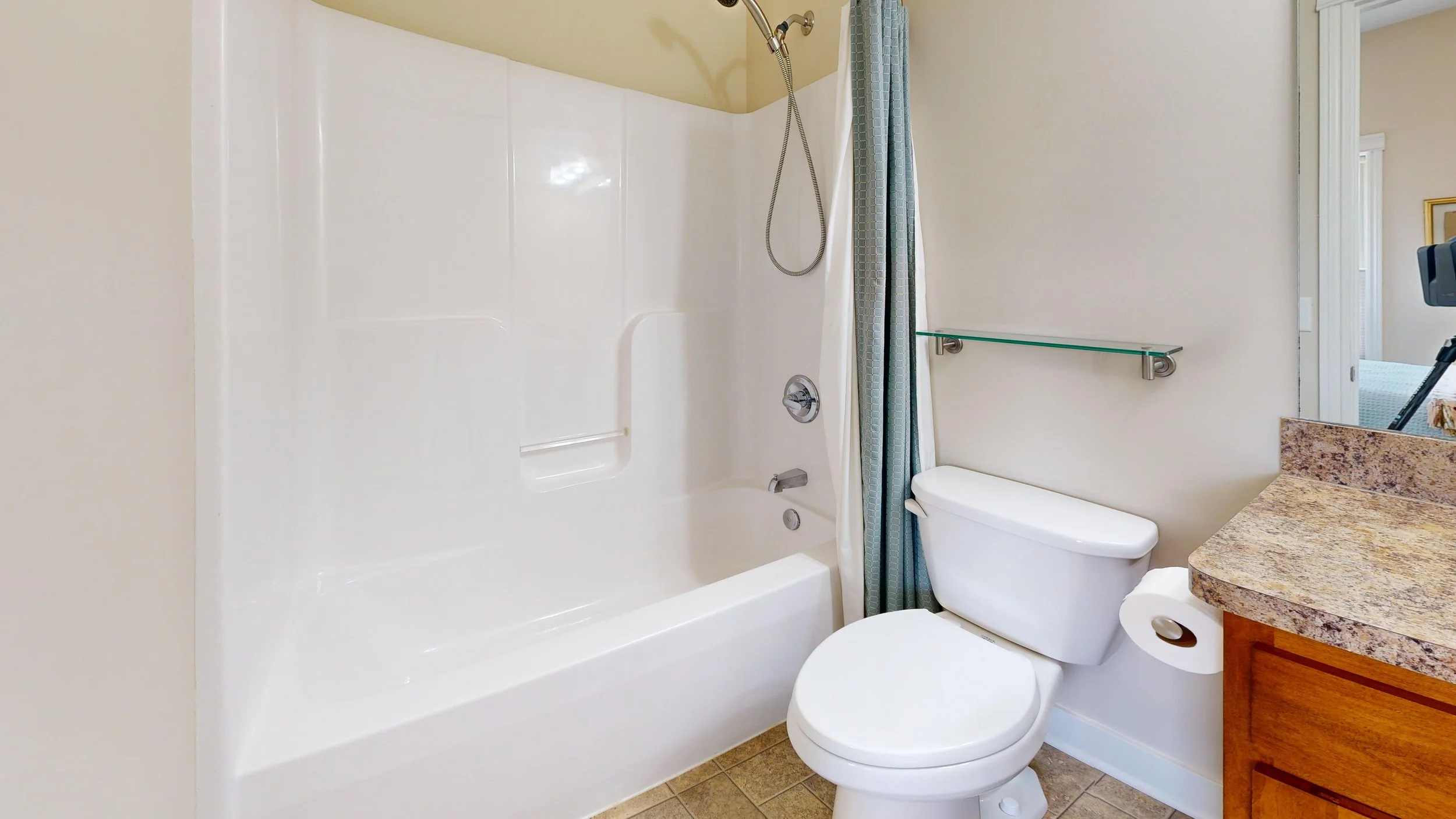 1005-Walker-Cir-Bathroom.jpg