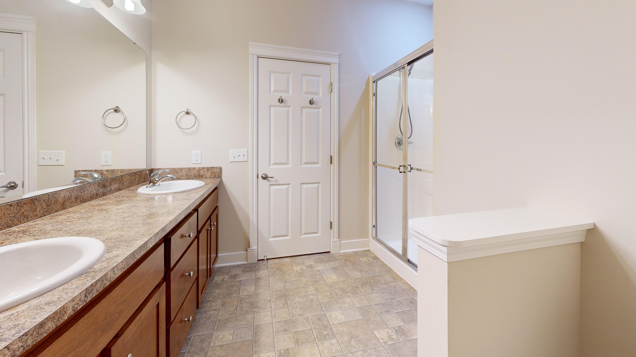 1005-Walker-Cir-Bathroom 2.jpg