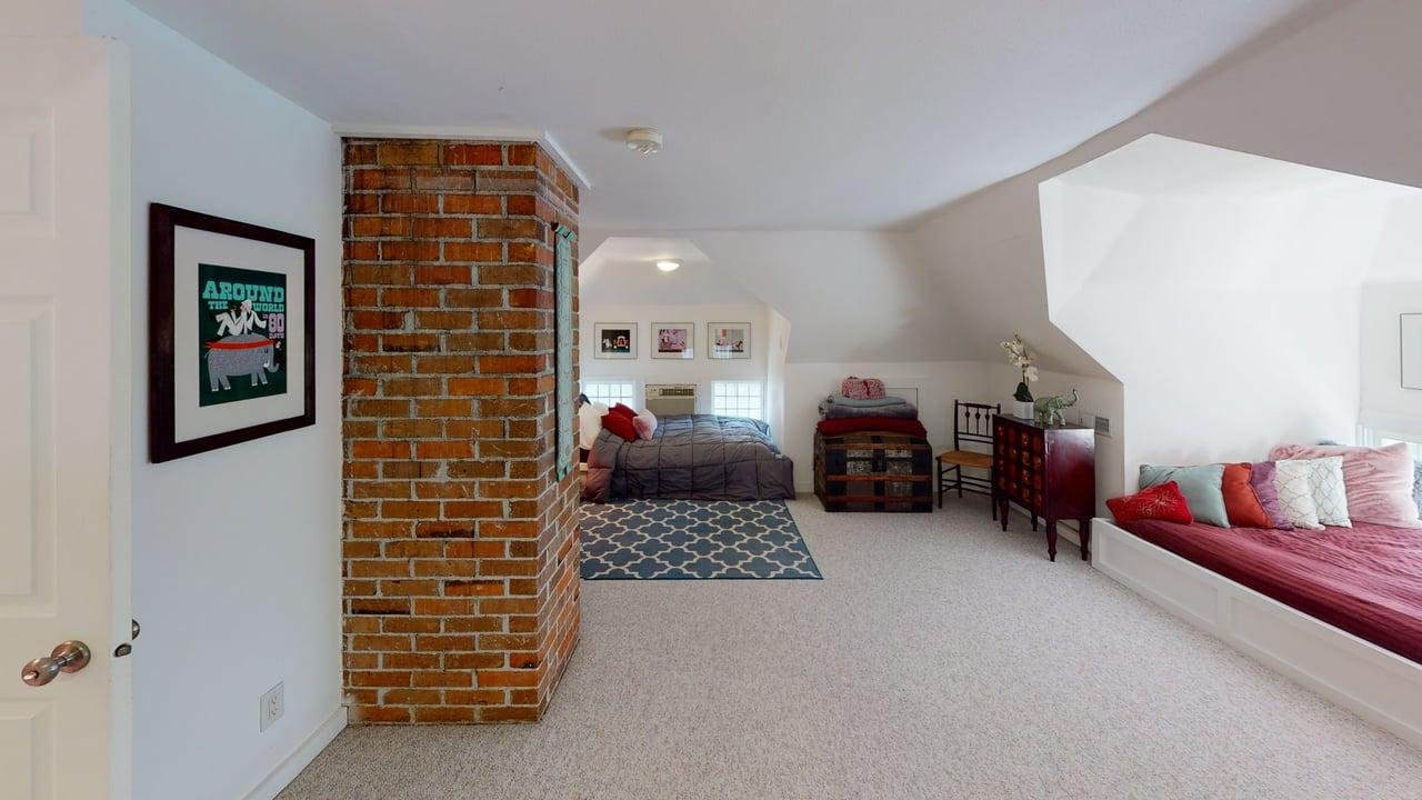 416-S-Summit-Street-Bedroom 1.jpg